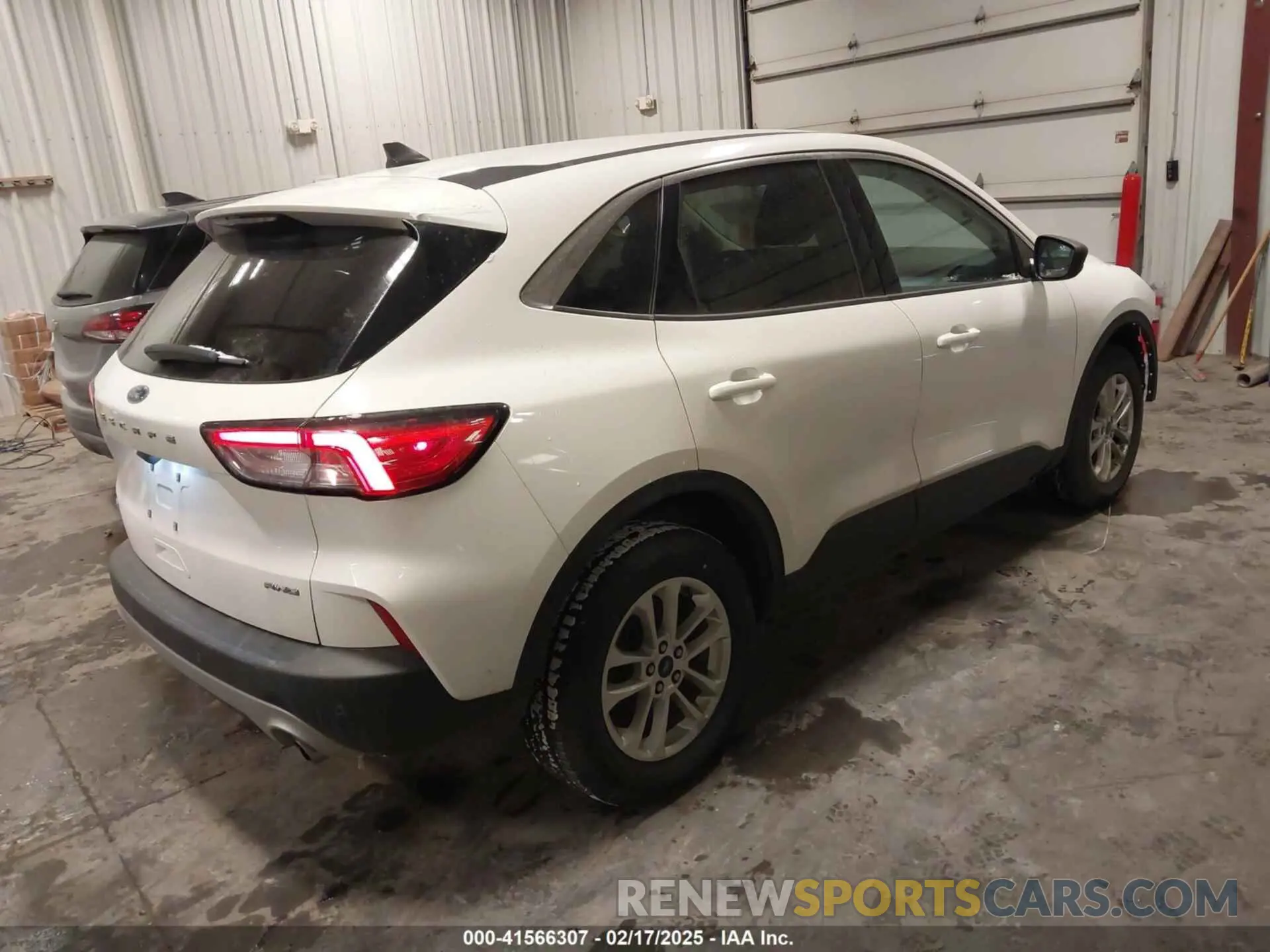 4 fotografías del automóvil dañado 1FMCU9G67NUA61017 FORD ESCAPE 2022