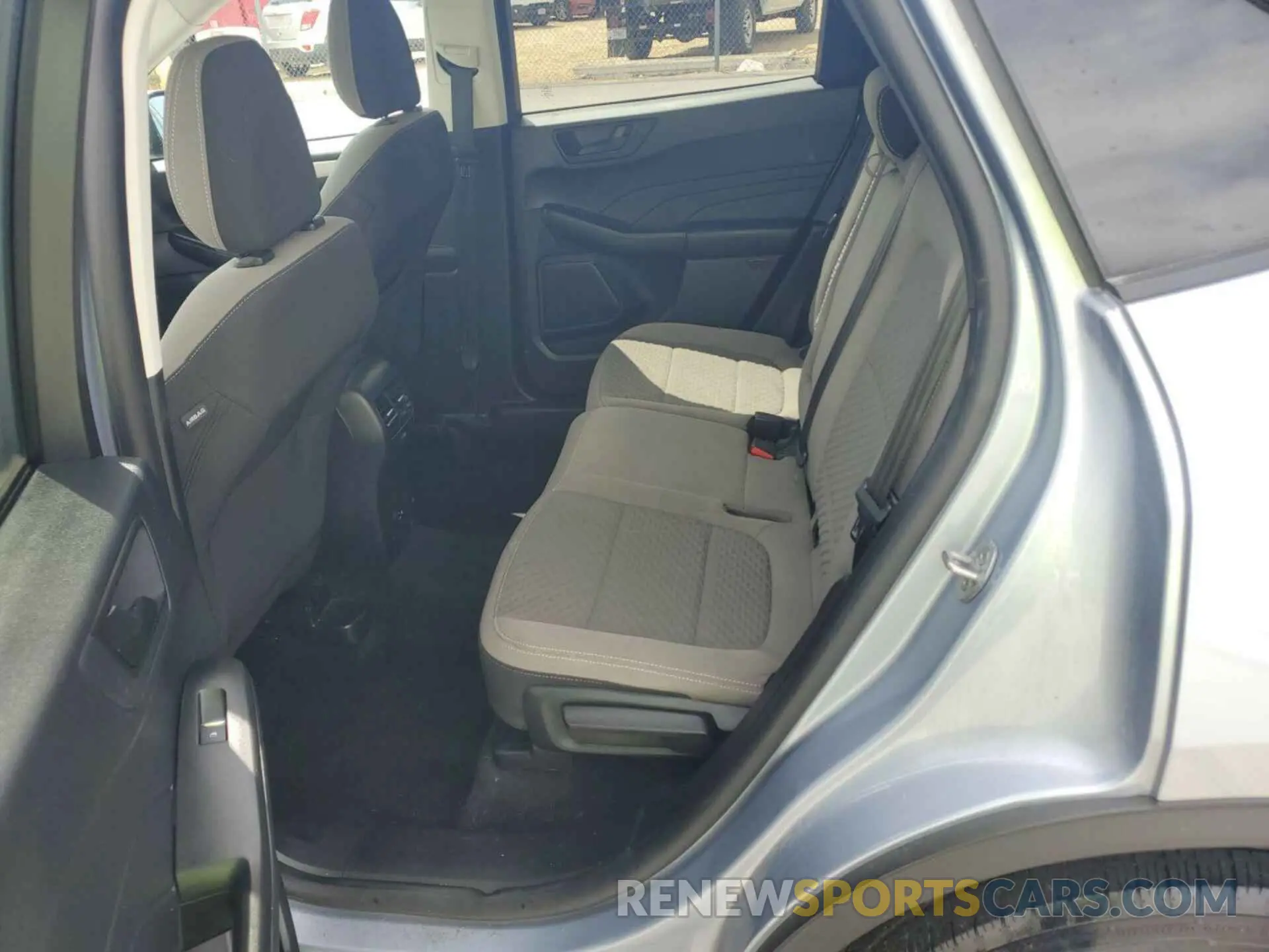 5 fotografías del automóvil dañado 1FMCU9G67NUB33074 FORD ESCAPE 2022