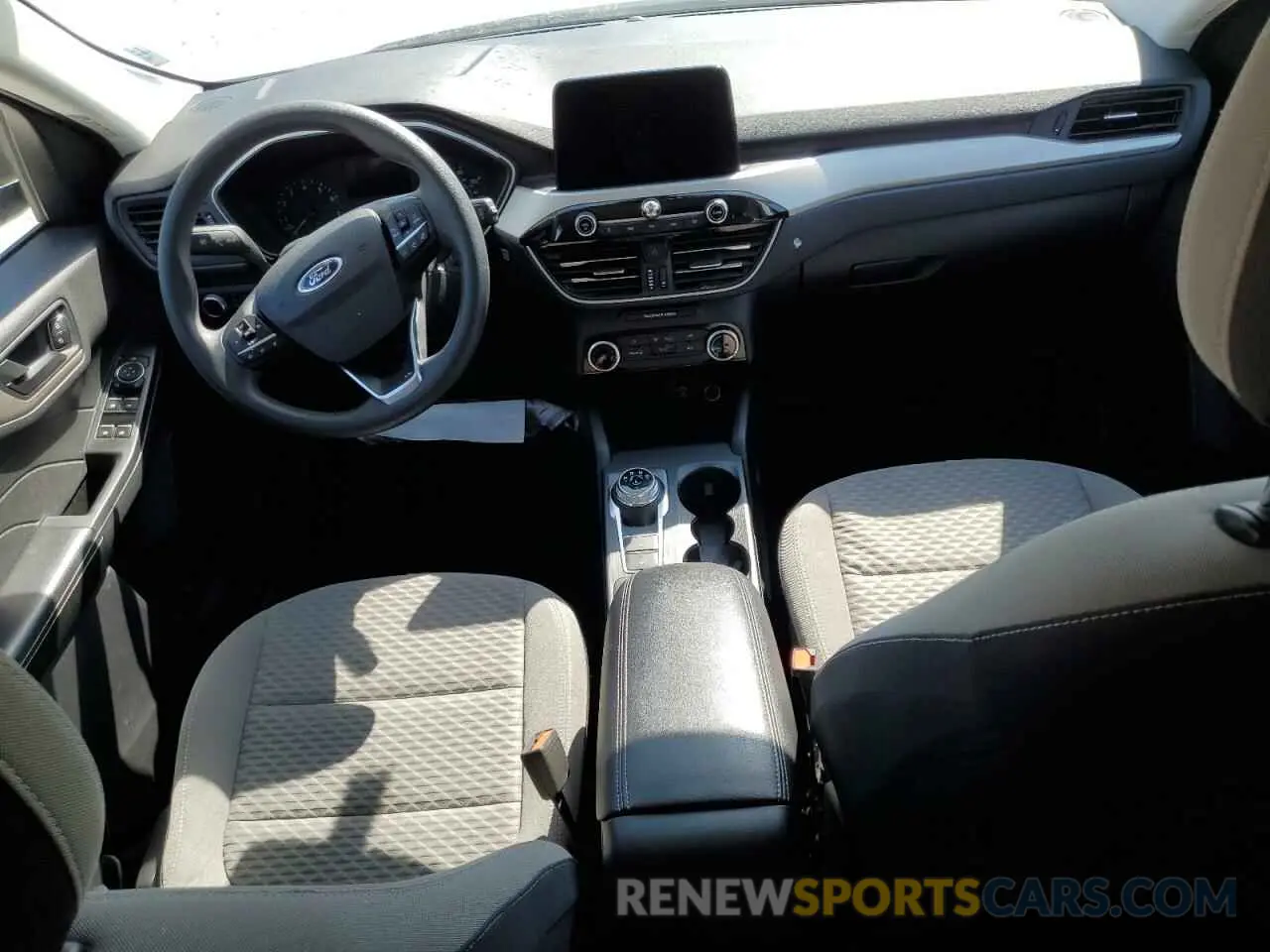 8 fotografías del automóvil dañado 1FMCU9G68NUA60880 FORD ESCAPE 2022
