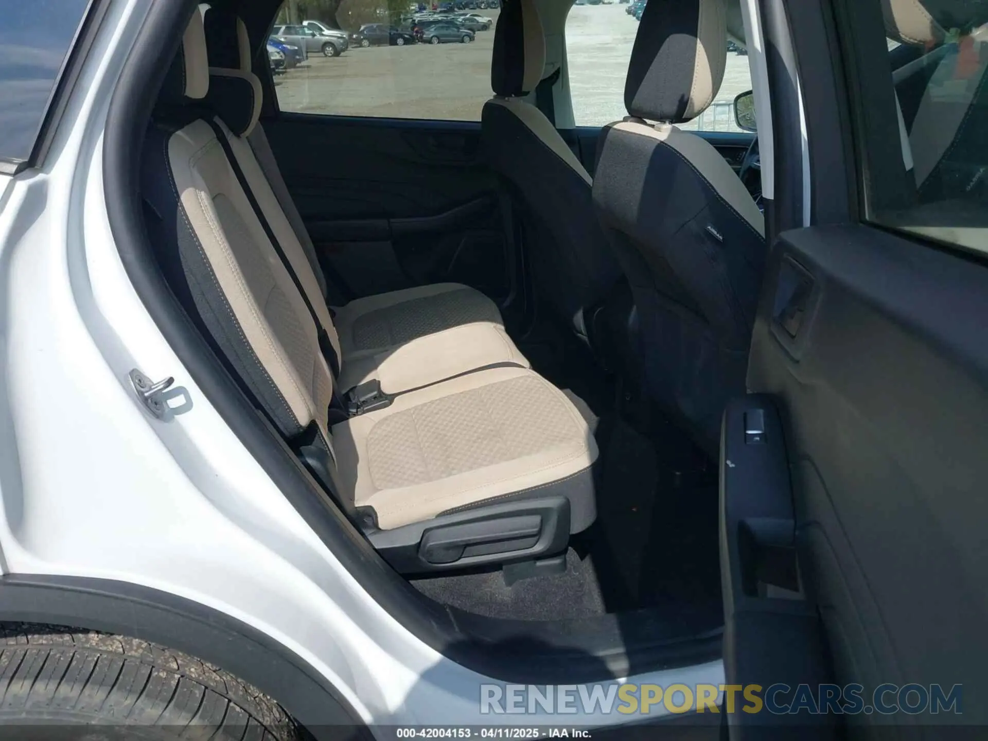 8 fotografías del automóvil dañado 1FMCU9G68NUA67439 FORD ESCAPE 2022