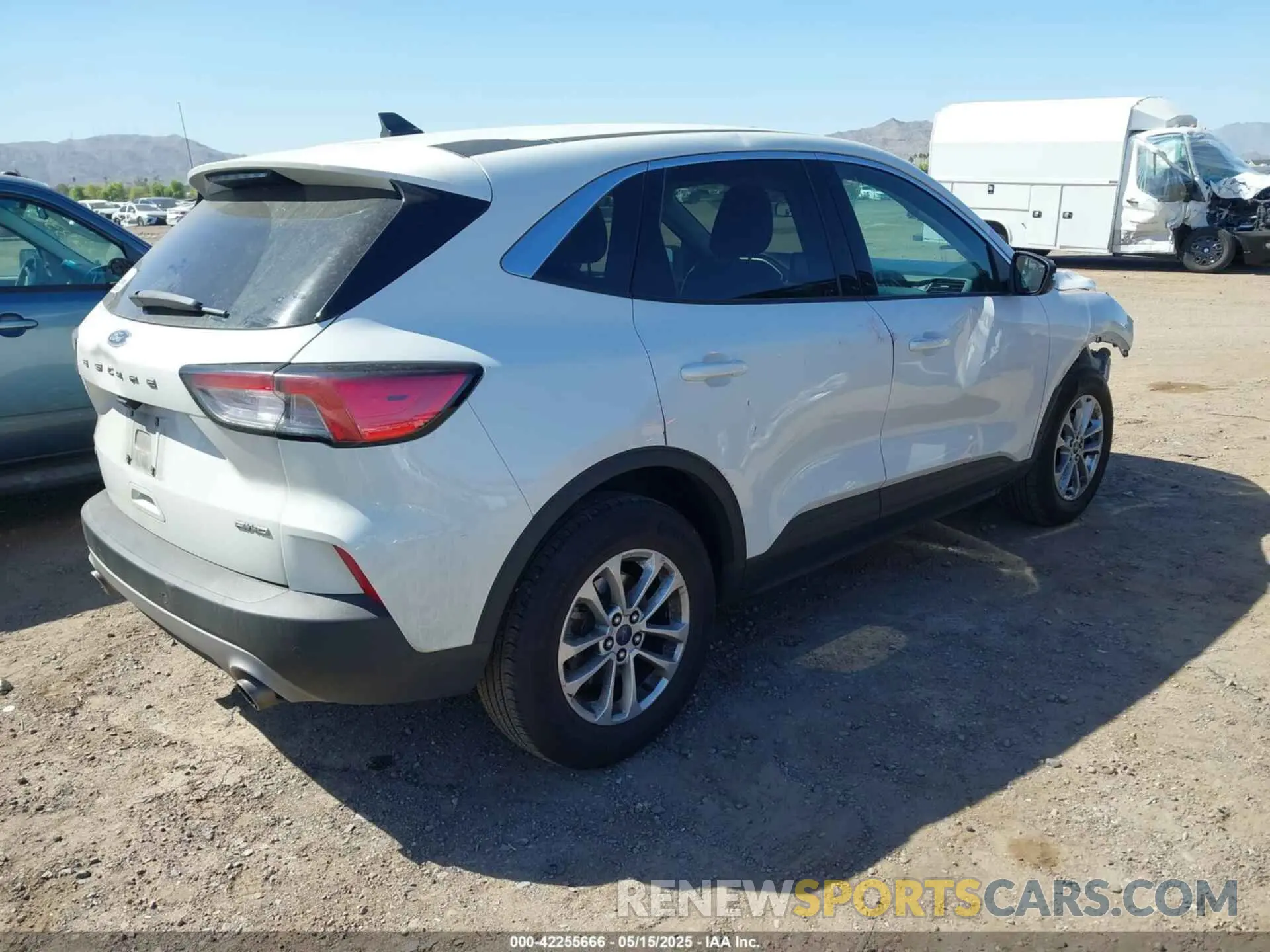 4 fotografías del automóvil dañado 1FMCU9G69NUA60967 FORD ESCAPE 2022