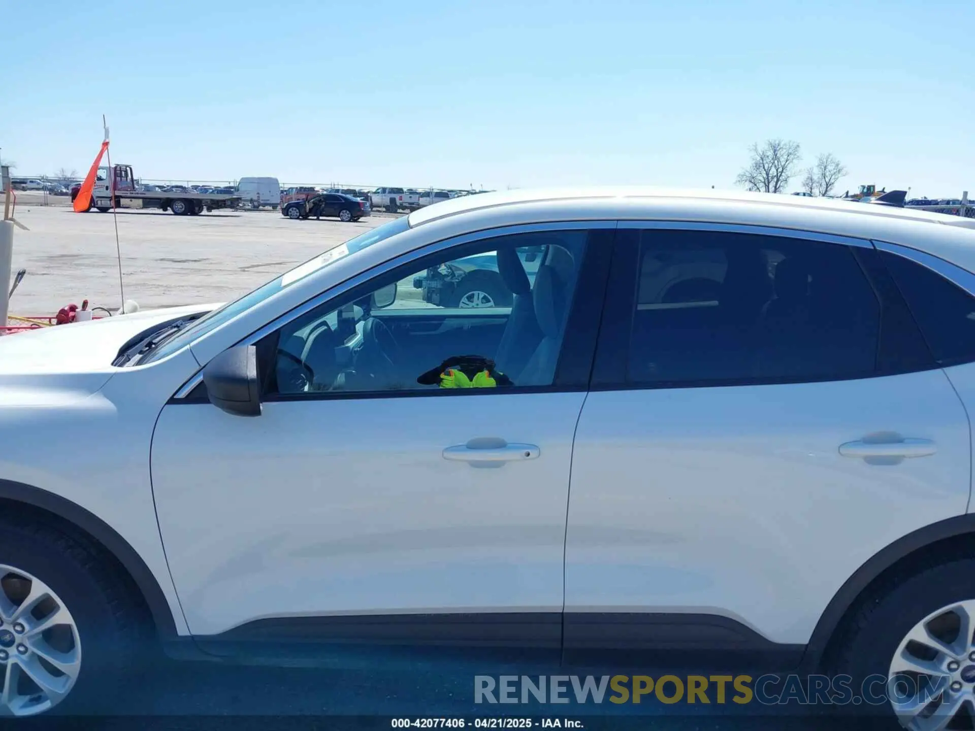14 fotografías del automóvil dañado 1FMCU9G69NUA61133 FORD ESCAPE 2022