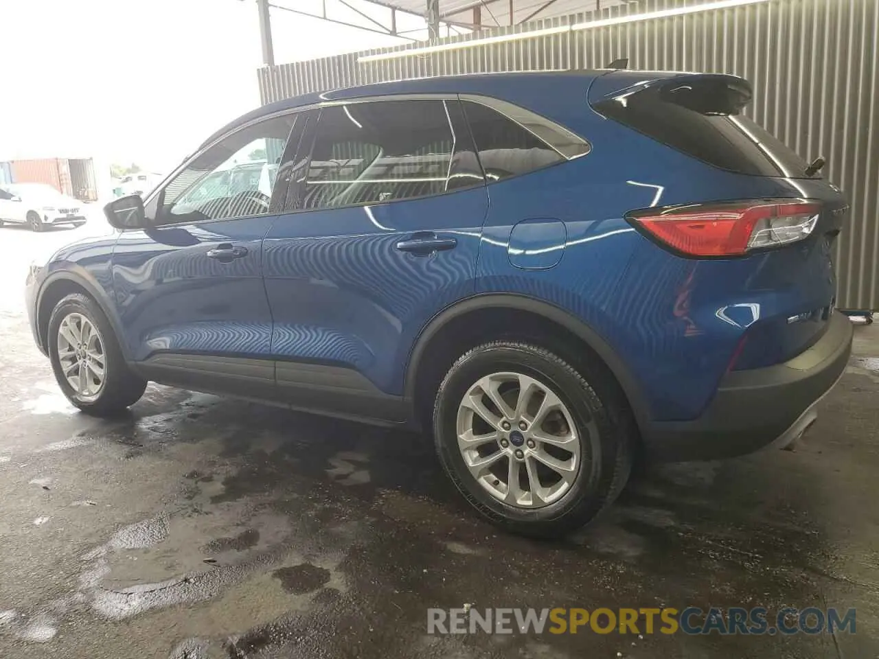 2 fotografías del automóvil dañado 1FMCU9G69NUA69748 FORD ESCAPE 2022
