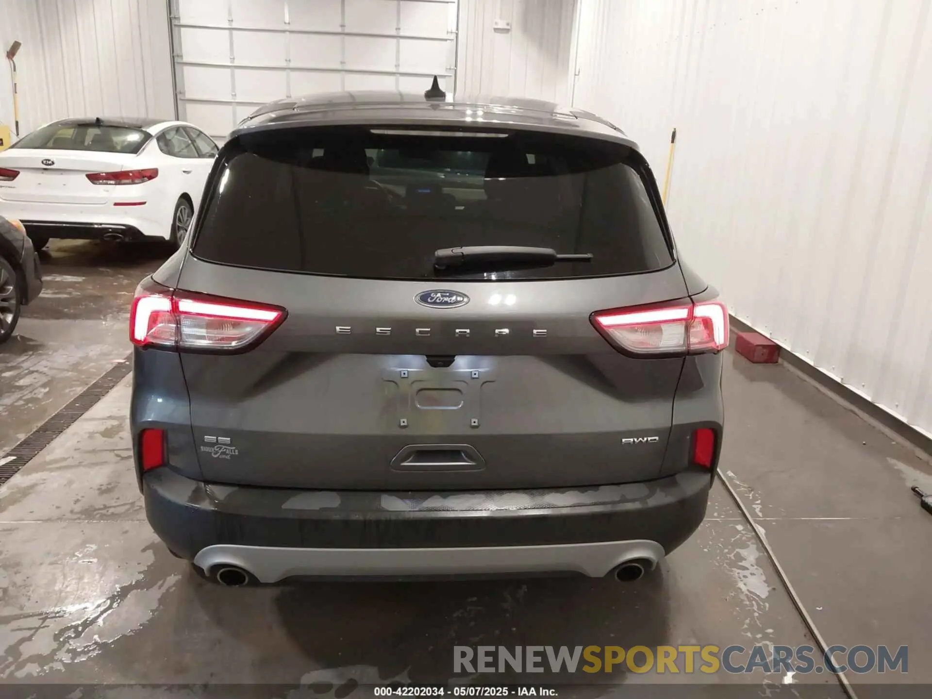 16 fotografías del automóvil dañado 1FMCU9G69NUA92477 FORD ESCAPE 2022