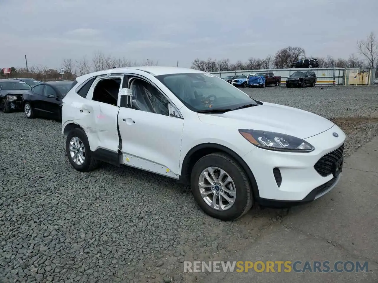 4 fotografías del automóvil dañado 1FMCU9G69NUB13389 FORD ESCAPE 2022