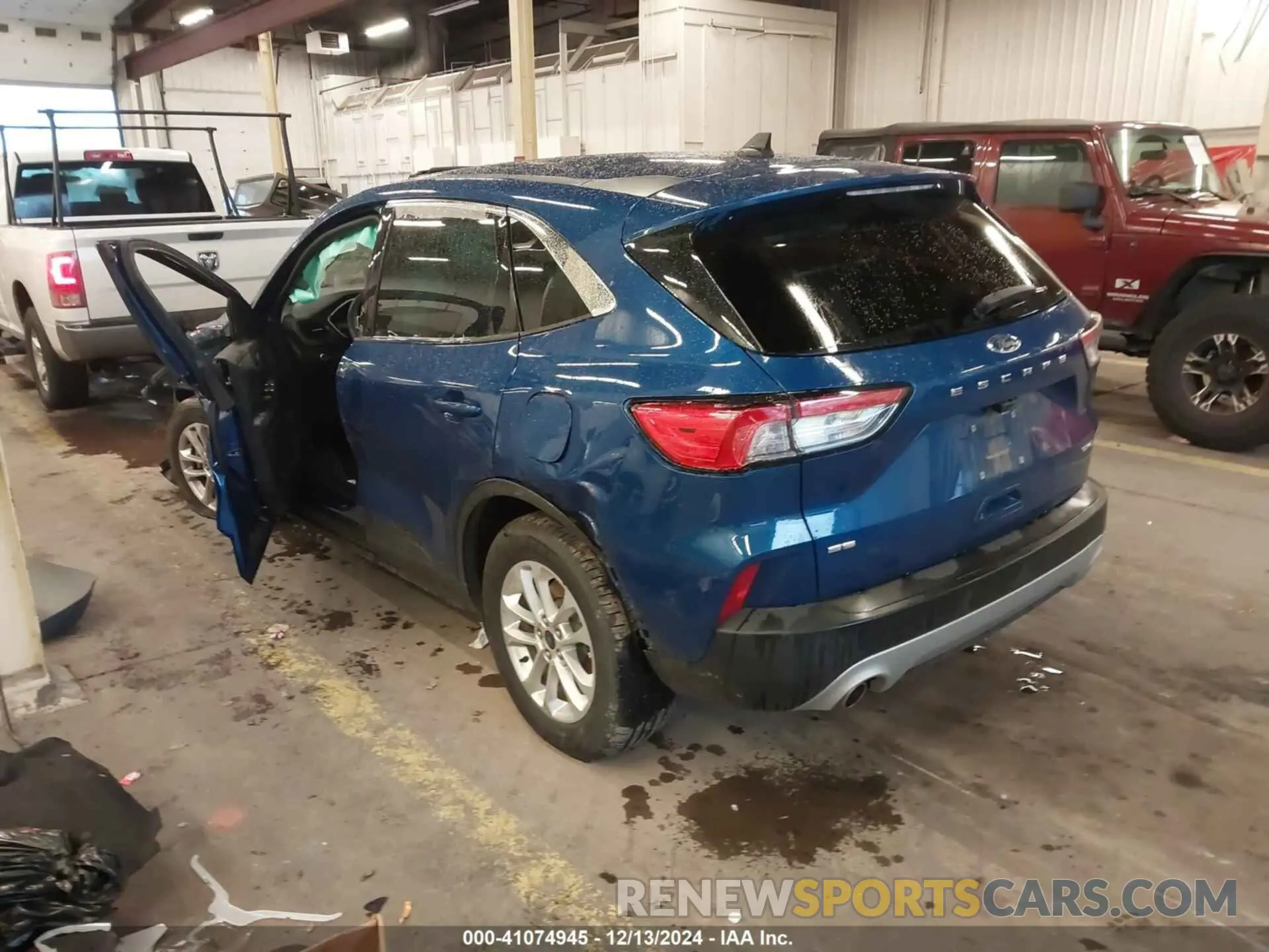 3 fotografías del automóvil dañado 1FMCU9G69NUB98928 FORD ESCAPE 2022