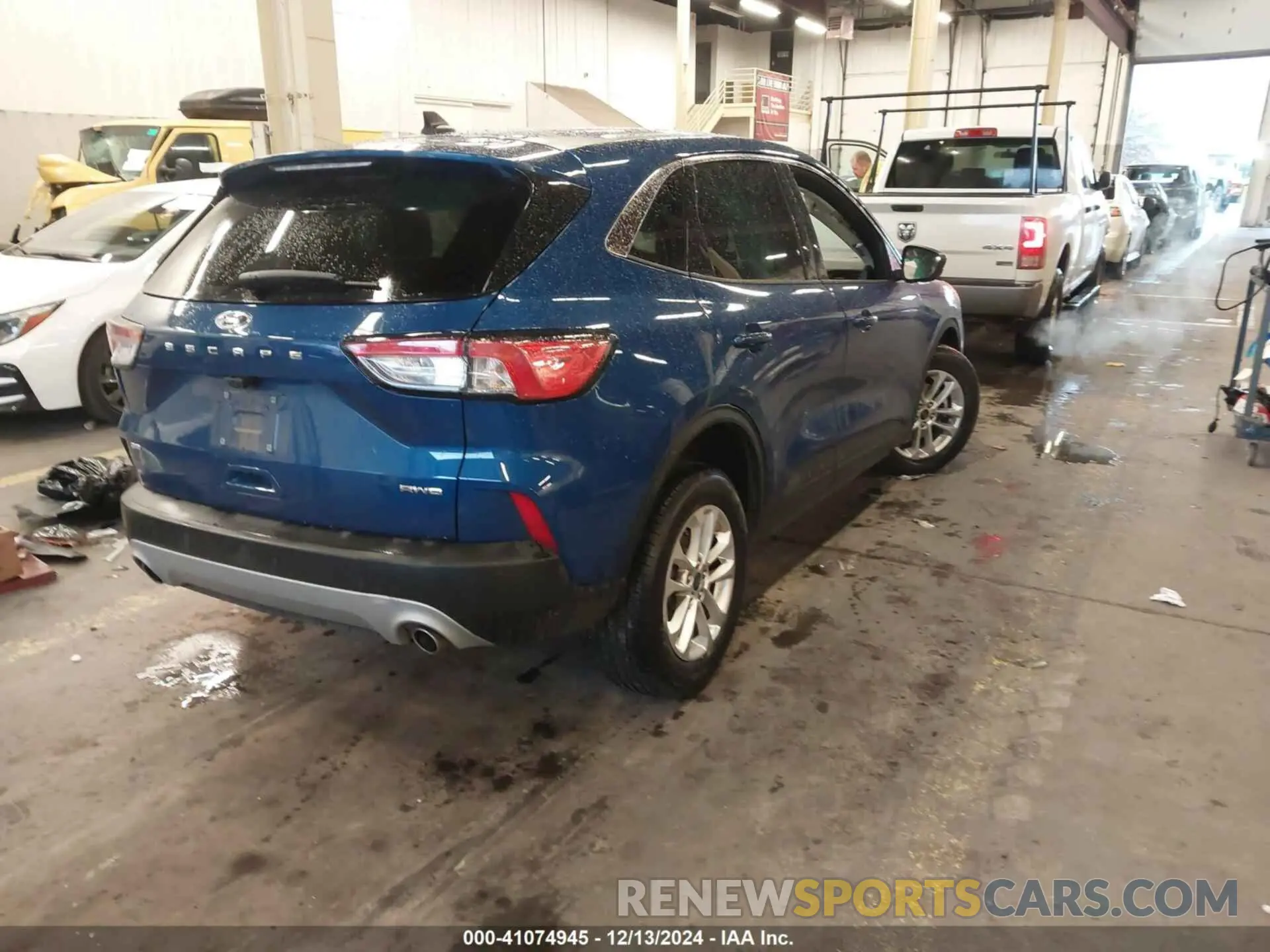 4 fotografías del automóvil dañado 1FMCU9G69NUB98928 FORD ESCAPE 2022