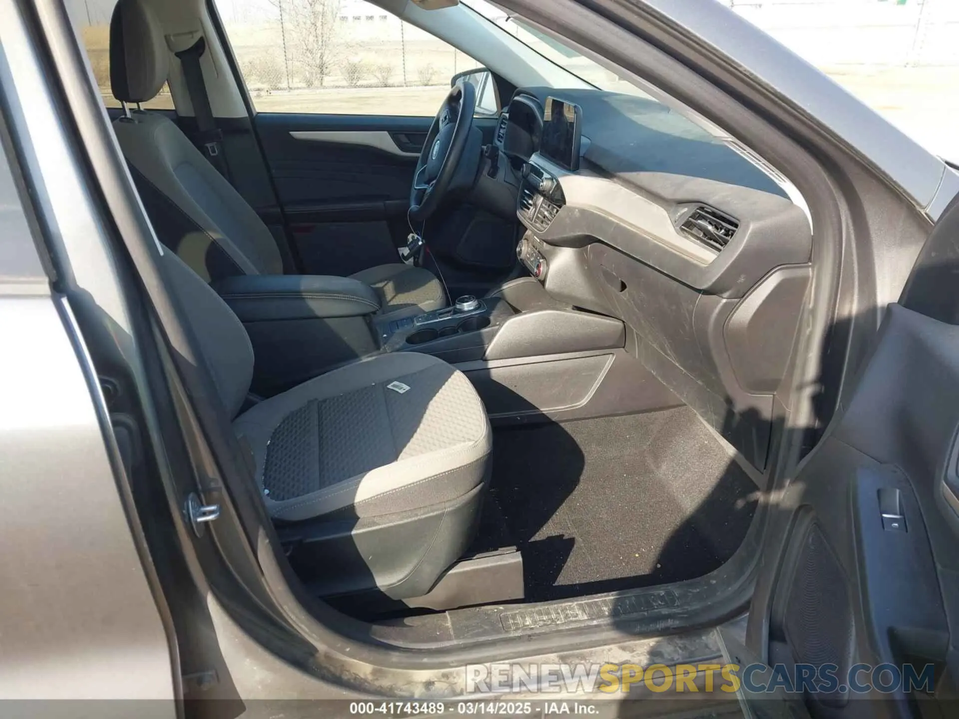 5 fotografías del automóvil dañado 1FMCU9G6XNUB30797 FORD ESCAPE 2022