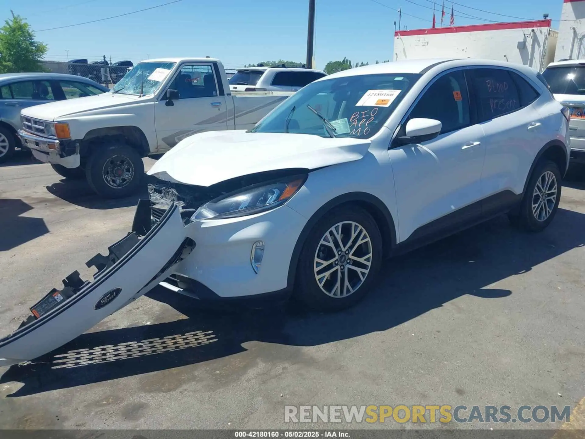2 fotografías del automóvil dañado 1FMCU9H65NUA48099 FORD ESCAPE 2022
