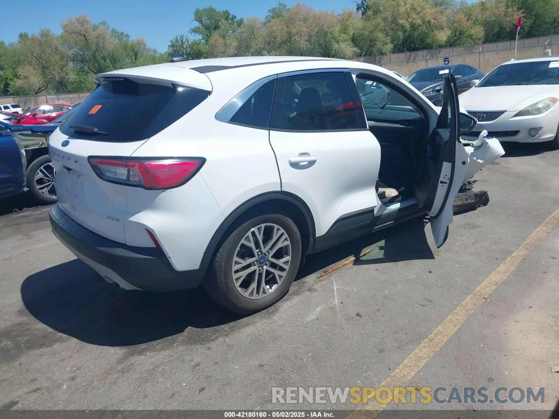 4 fotografías del automóvil dañado 1FMCU9H65NUA48099 FORD ESCAPE 2022
