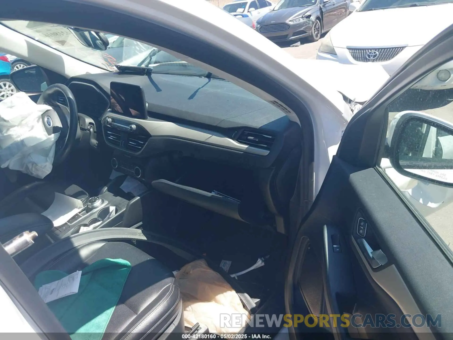 5 fotografías del automóvil dañado 1FMCU9H65NUA48099 FORD ESCAPE 2022