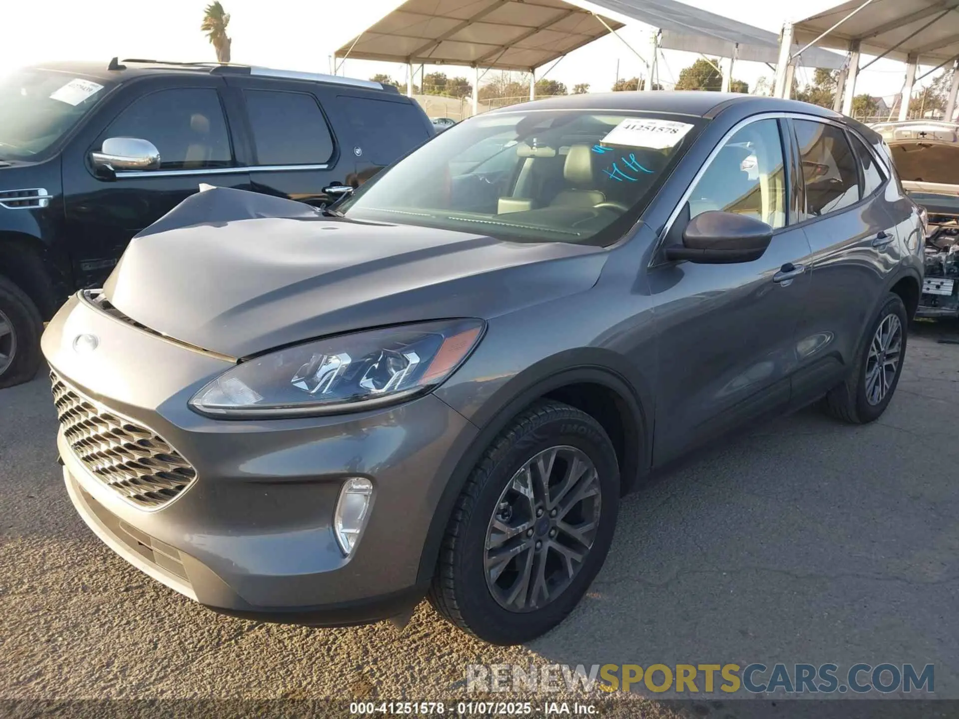 2 fotografías del automóvil dañado 1FMCU9H65NUA72628 FORD ESCAPE 2022