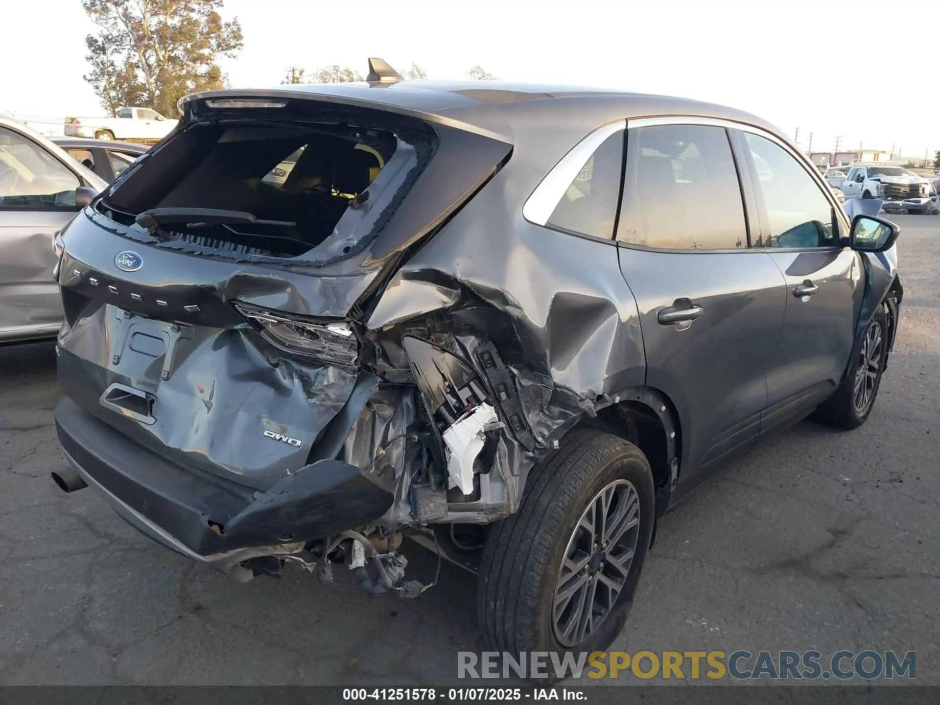 4 fotografías del automóvil dañado 1FMCU9H65NUA72628 FORD ESCAPE 2022