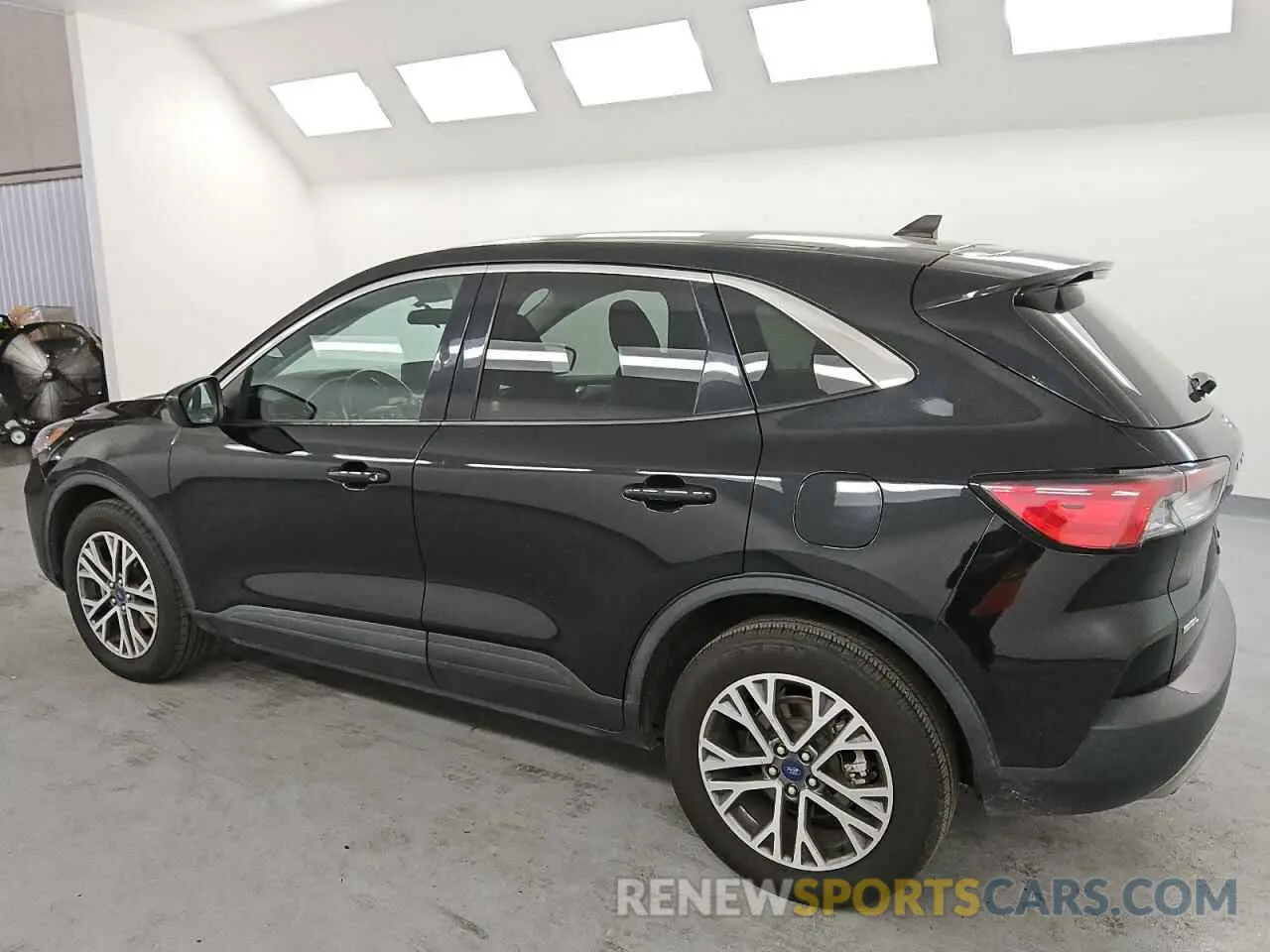 2 fotografías del automóvil dañado 1FMCU9H6XNUA69093 FORD ESCAPE 2022