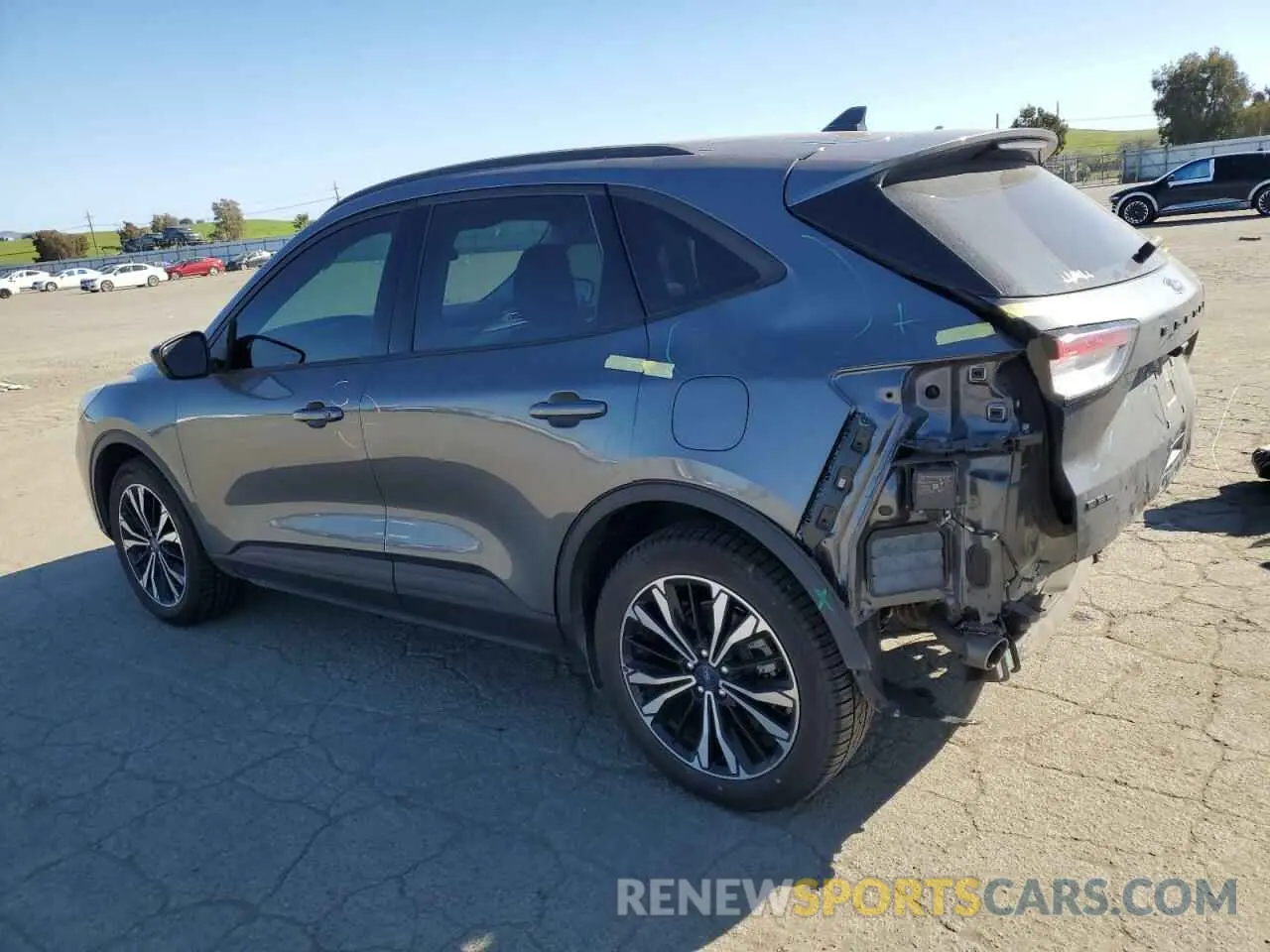 2 fotografías del automóvil dañado 1FMCU9H90NUB33927 FORD ESCAPE 2022
