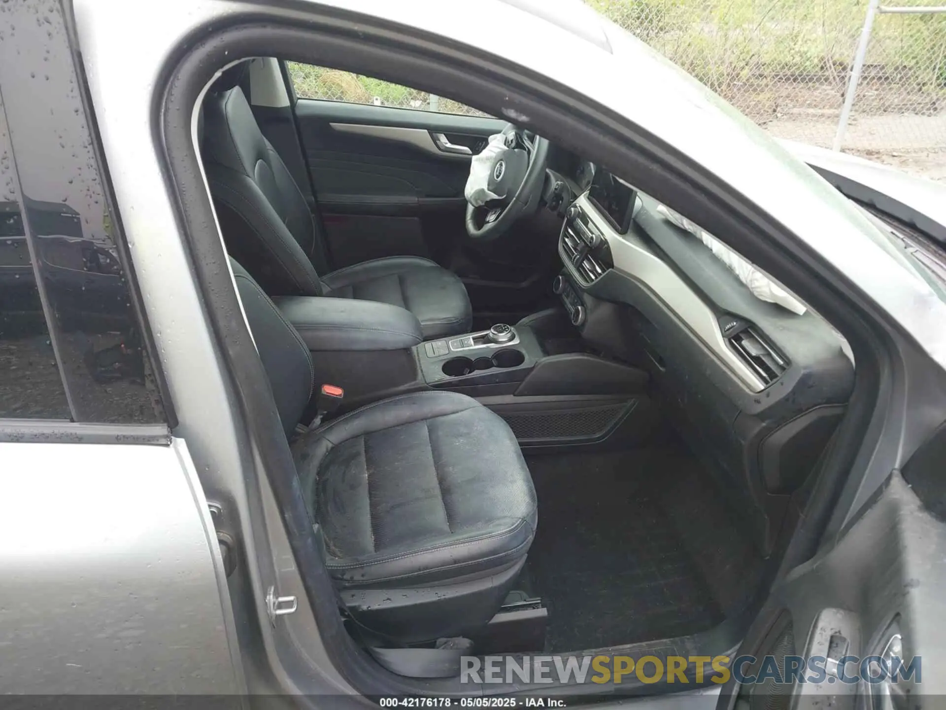 5 fotografías del automóvil dañado 1FMCU9H94NUA10776 FORD ESCAPE 2022