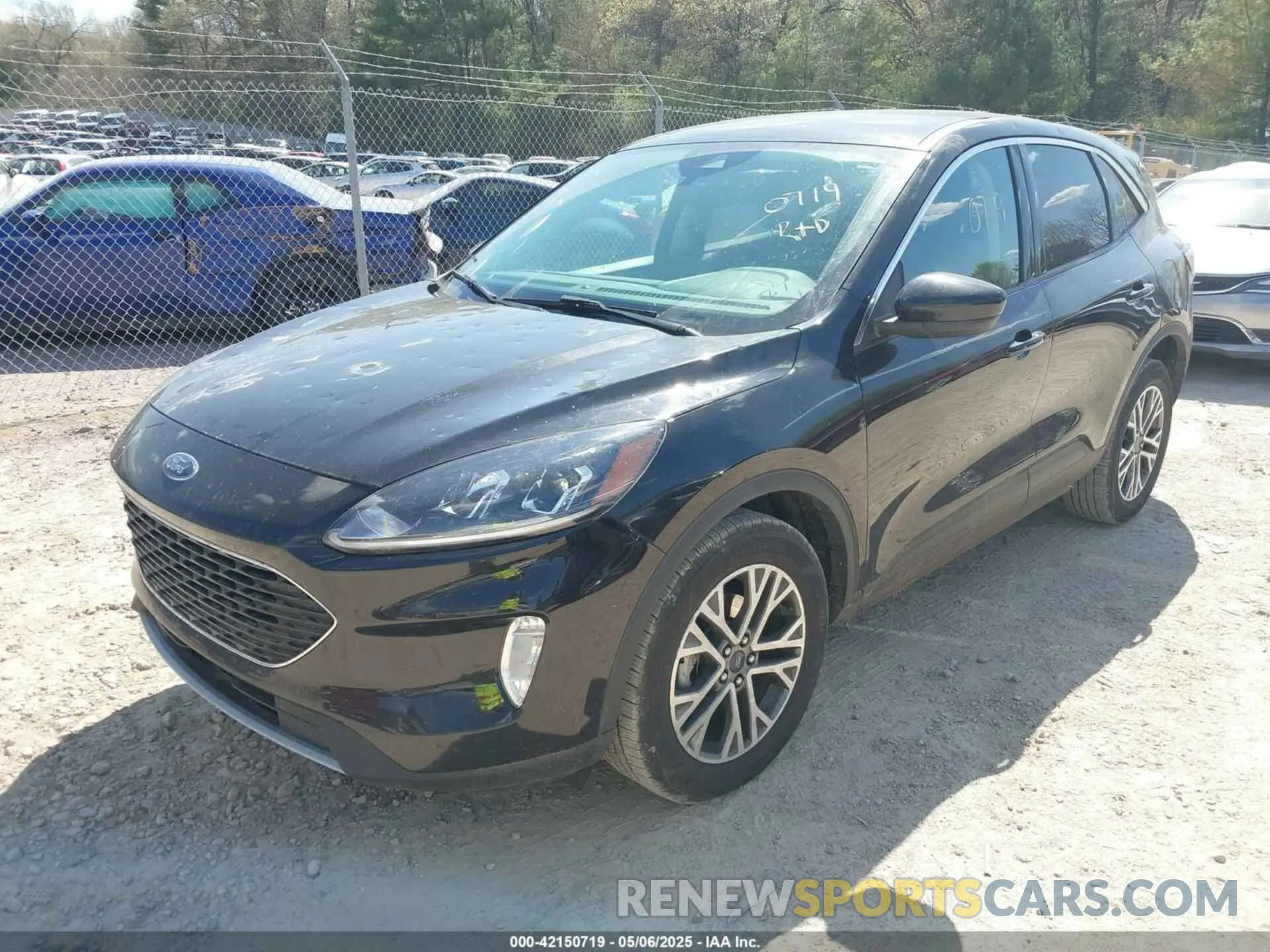2 fotografías del automóvil dañado 1FMCU9H94NUA45592 FORD ESCAPE 2022