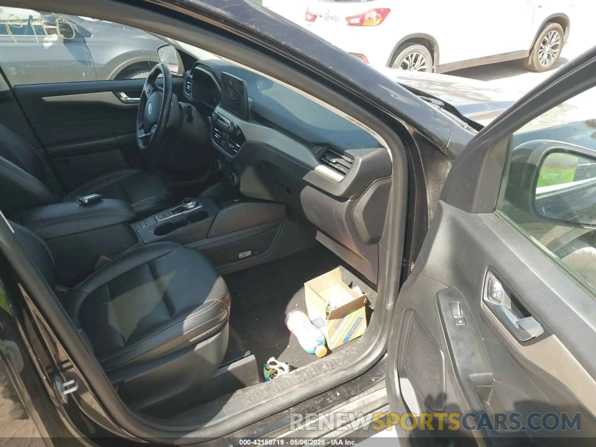 5 fotografías del automóvil dañado 1FMCU9H94NUA45592 FORD ESCAPE 2022