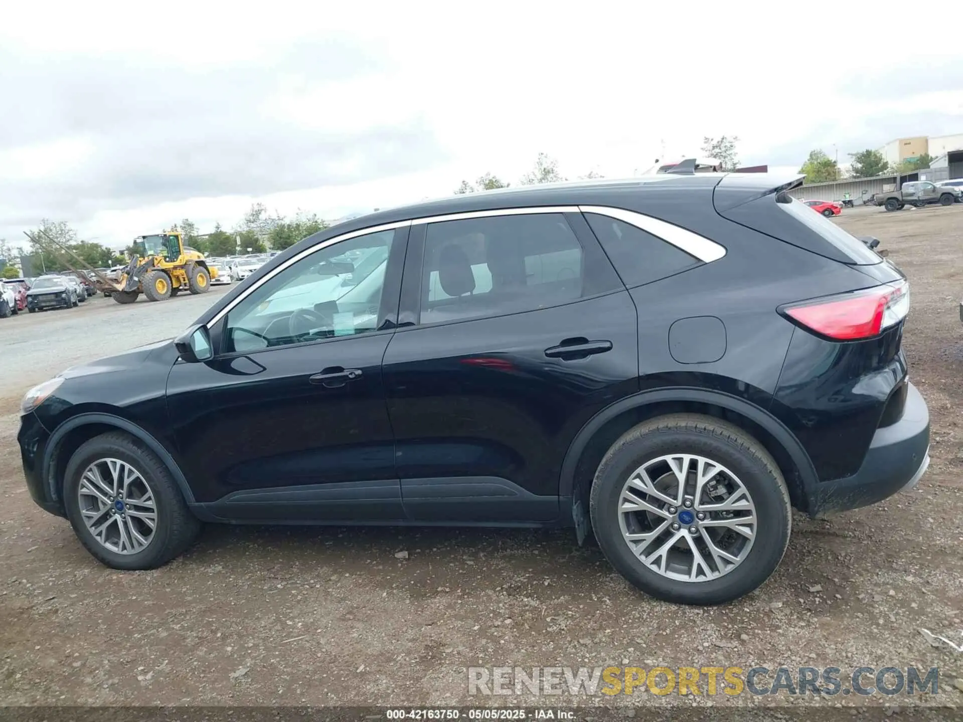 14 fotografías del automóvil dañado 1FMCU9H96NUA75175 FORD ESCAPE 2022