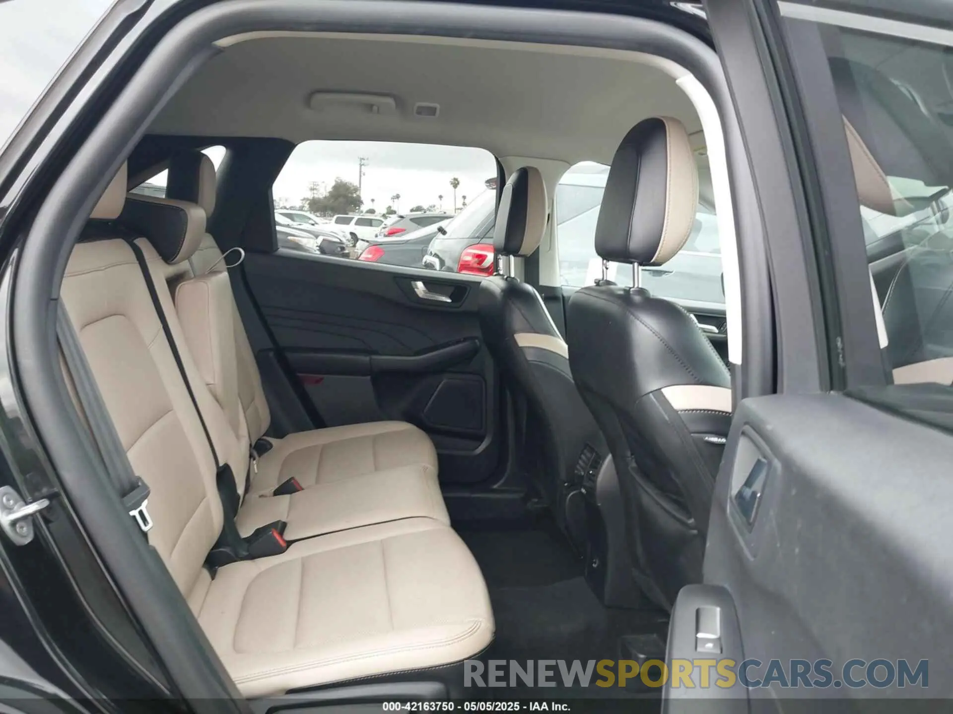 8 fotografías del automóvil dañado 1FMCU9H96NUA75175 FORD ESCAPE 2022