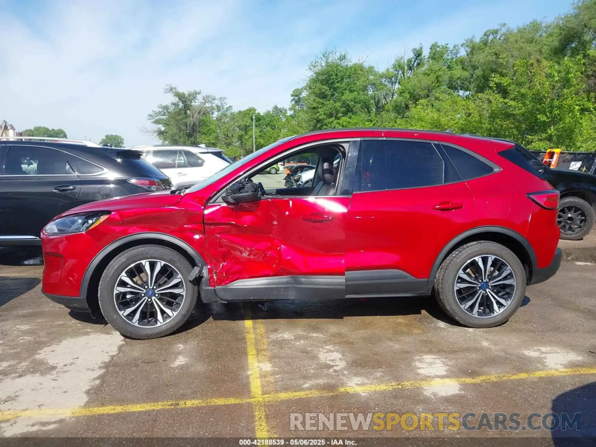 14 fotografías del automóvil dañado 1FMCU9H96NUA82613 FORD ESCAPE 2022