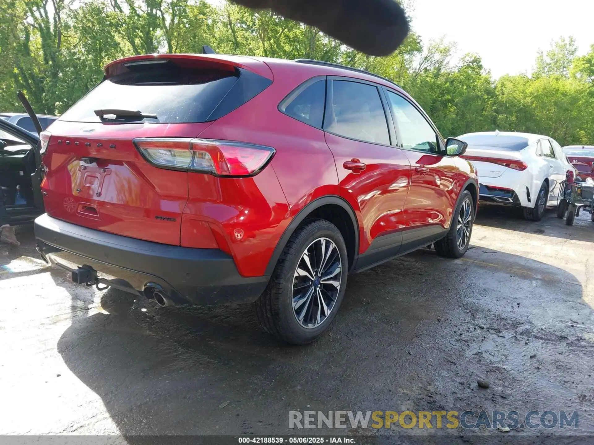 4 fotografías del automóvil dañado 1FMCU9H96NUA82613 FORD ESCAPE 2022