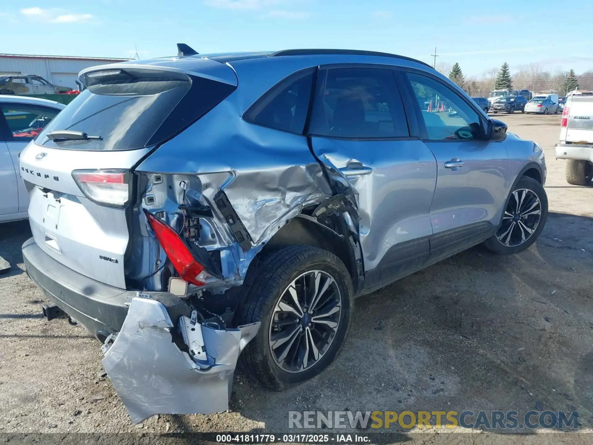 4 fotografías del automóvil dañado 1FMCU9H9XNUC02817 FORD ESCAPE 2022