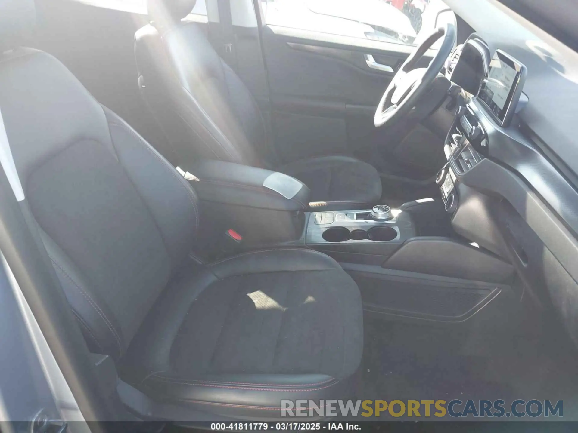 5 fotografías del automóvil dañado 1FMCU9H9XNUC02817 FORD ESCAPE 2022