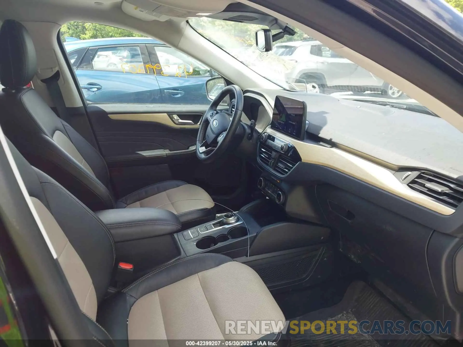 5 fotografías del automóvil dañado 1FMCU9J90NUB61267 FORD ESCAPE 2022