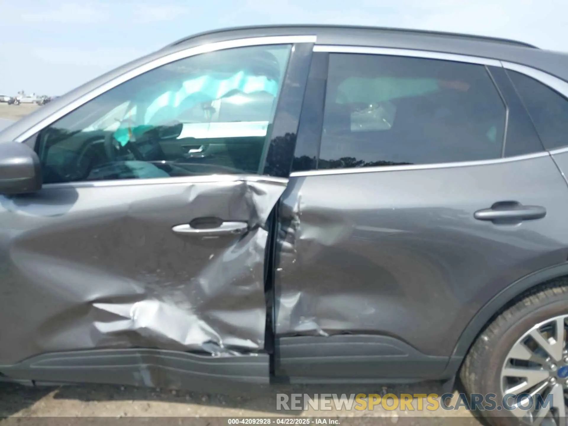 15 fotografías del automóvil dañado 1FMCU9J91NUB87215 FORD ESCAPE 2022