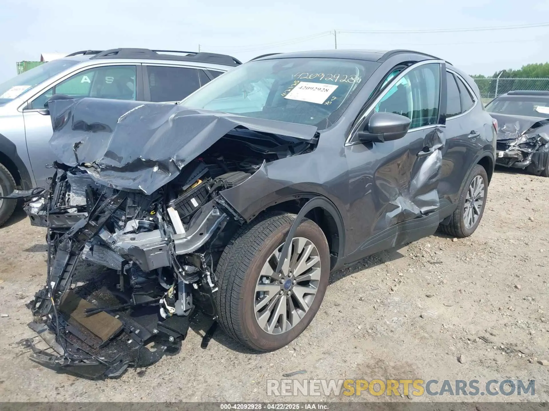 2 fotografías del automóvil dañado 1FMCU9J91NUB87215 FORD ESCAPE 2022