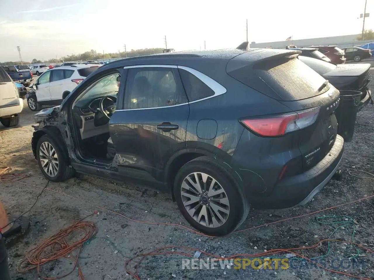 2 fotografías del automóvil dañado 1FMCU9J92NUB96764 FORD ESCAPE 2022