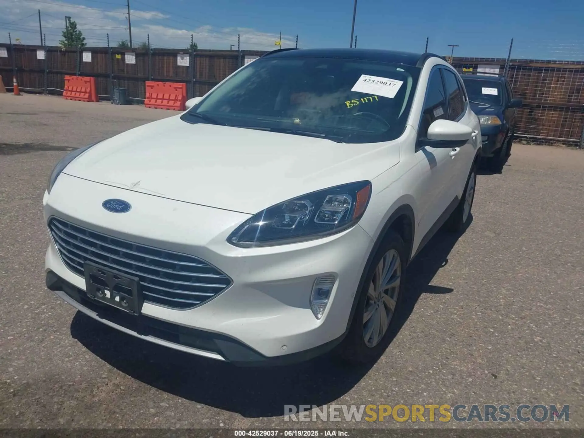 2 fotografías del automóvil dañado 1FMCU9J94NUB51177 FORD ESCAPE 2022