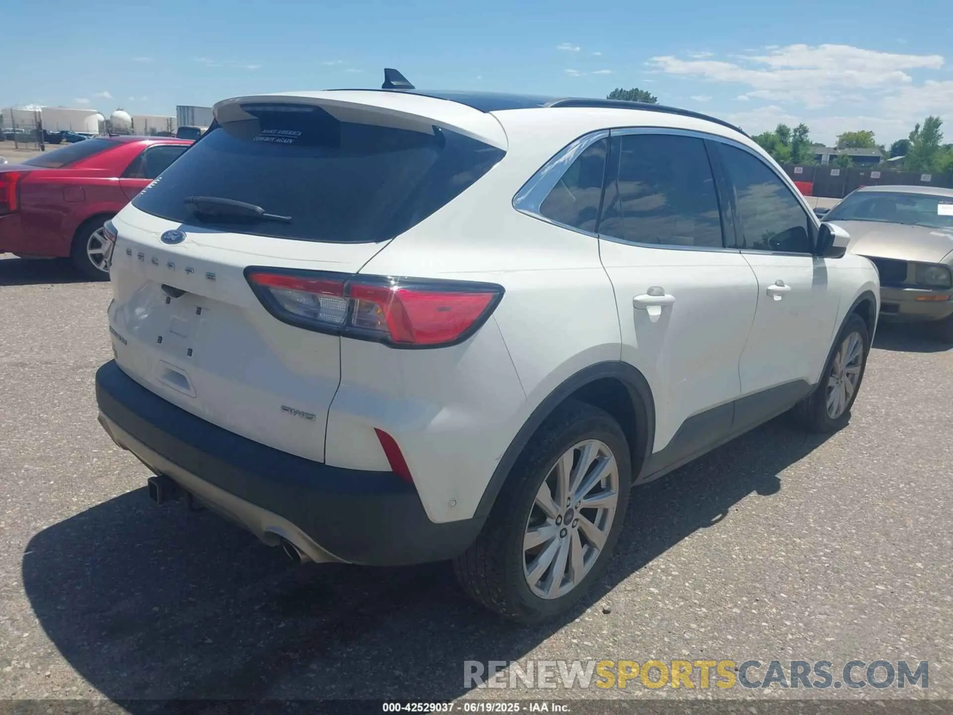 4 fotografías del automóvil dañado 1FMCU9J94NUB51177 FORD ESCAPE 2022