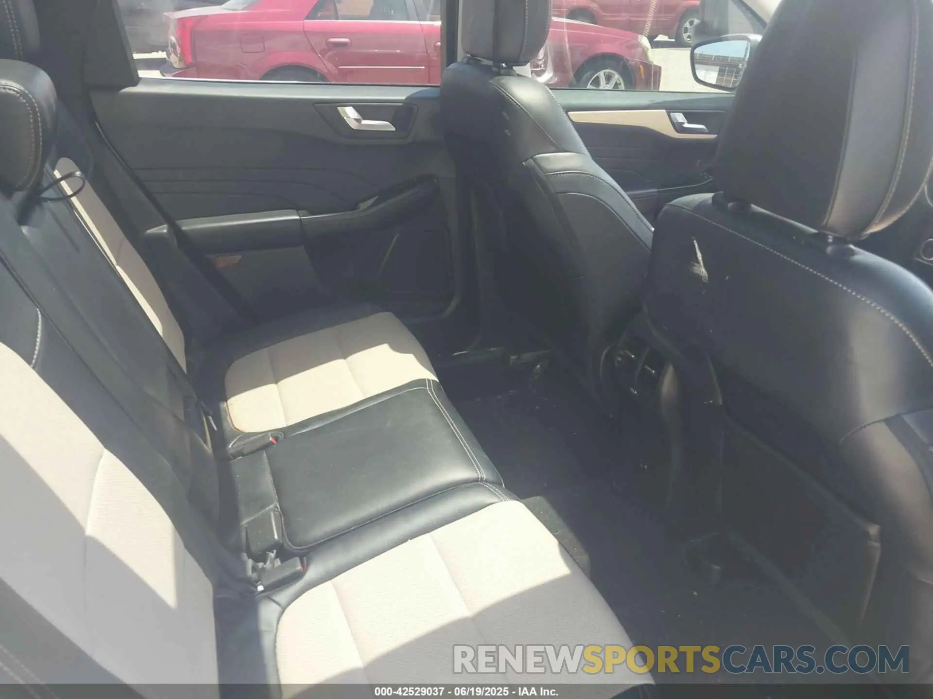 8 fotografías del automóvil dañado 1FMCU9J94NUB51177 FORD ESCAPE 2022