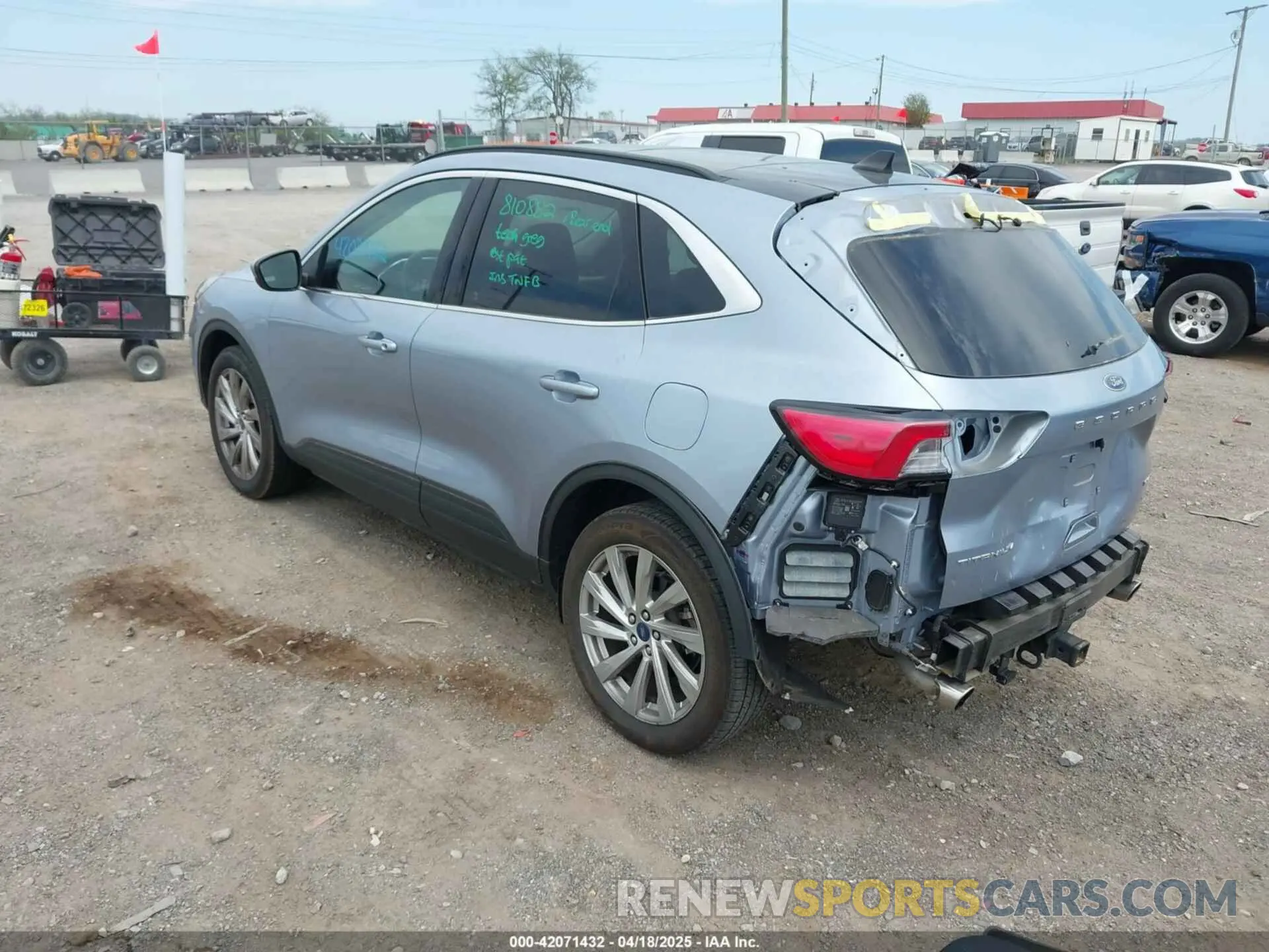 3 fotografías del automóvil dañado 1FMCU9J95NUA87666 FORD ESCAPE 2022