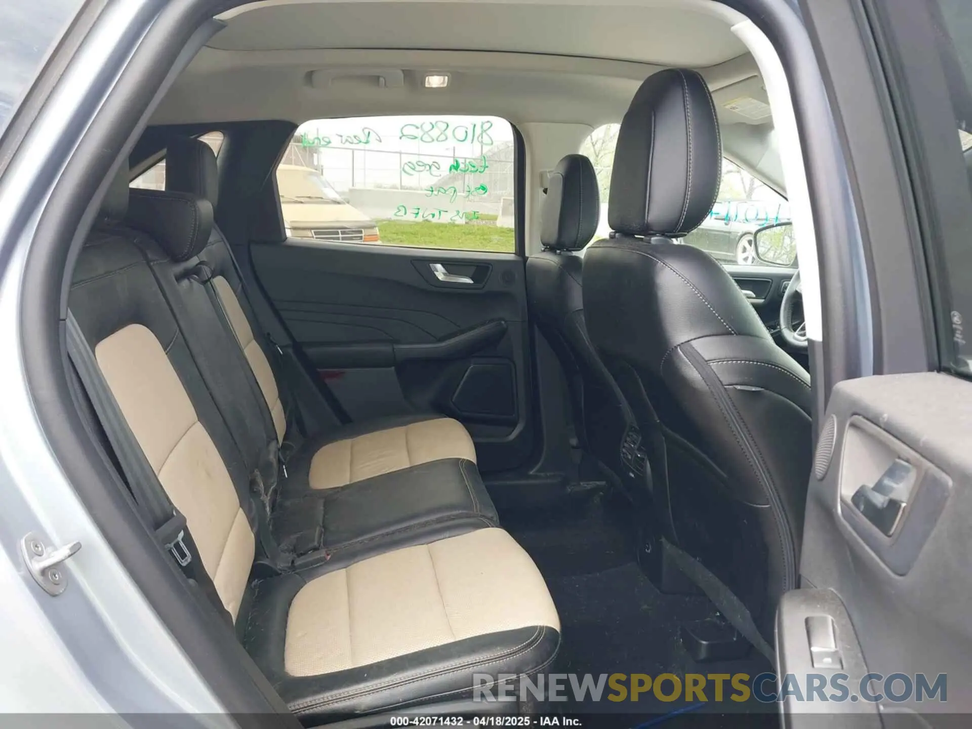 8 fotografías del automóvil dañado 1FMCU9J95NUA87666 FORD ESCAPE 2022