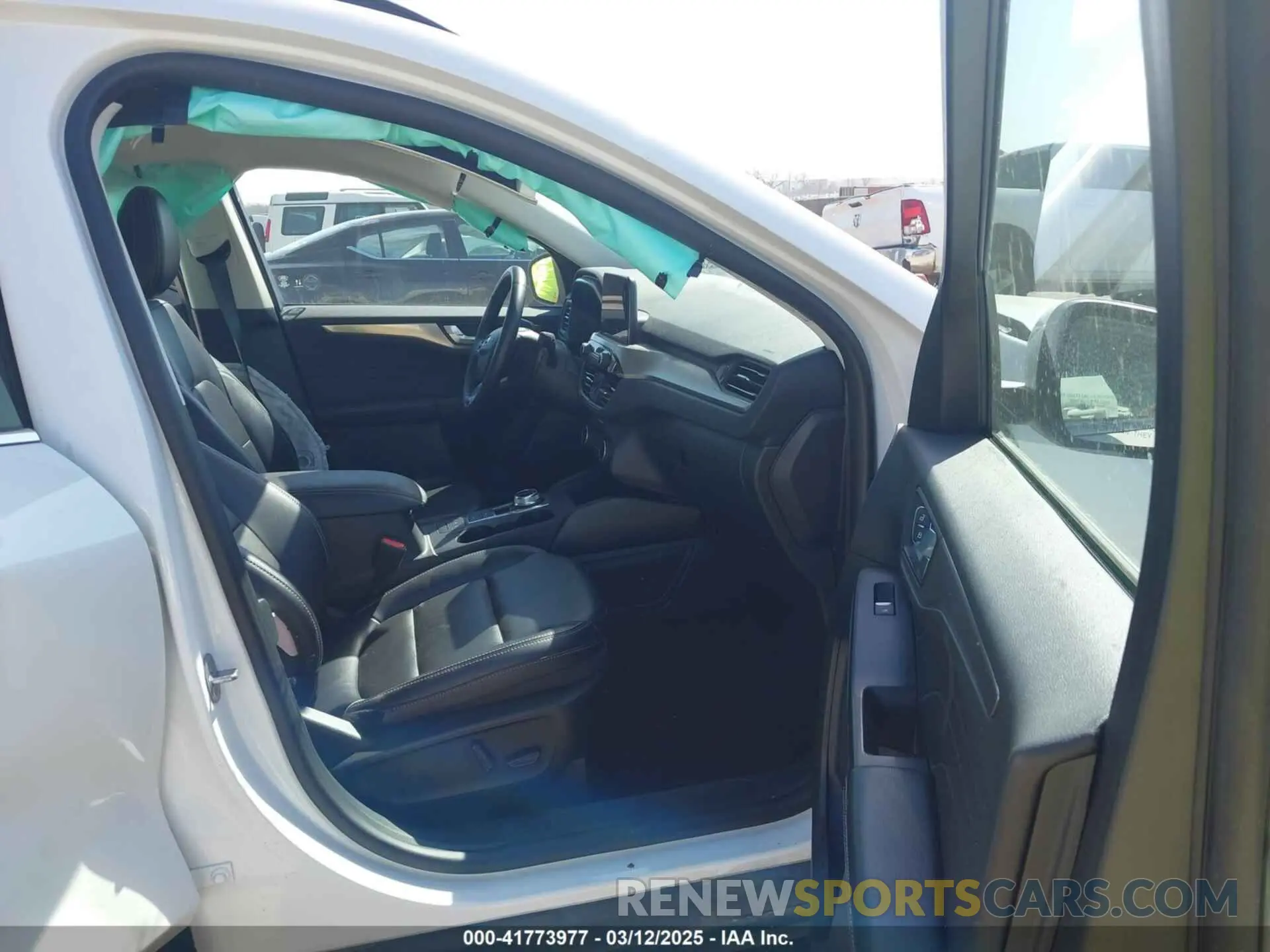 5 fotografías del automóvil dañado 1FMCU9J97NUA56239 FORD ESCAPE 2022