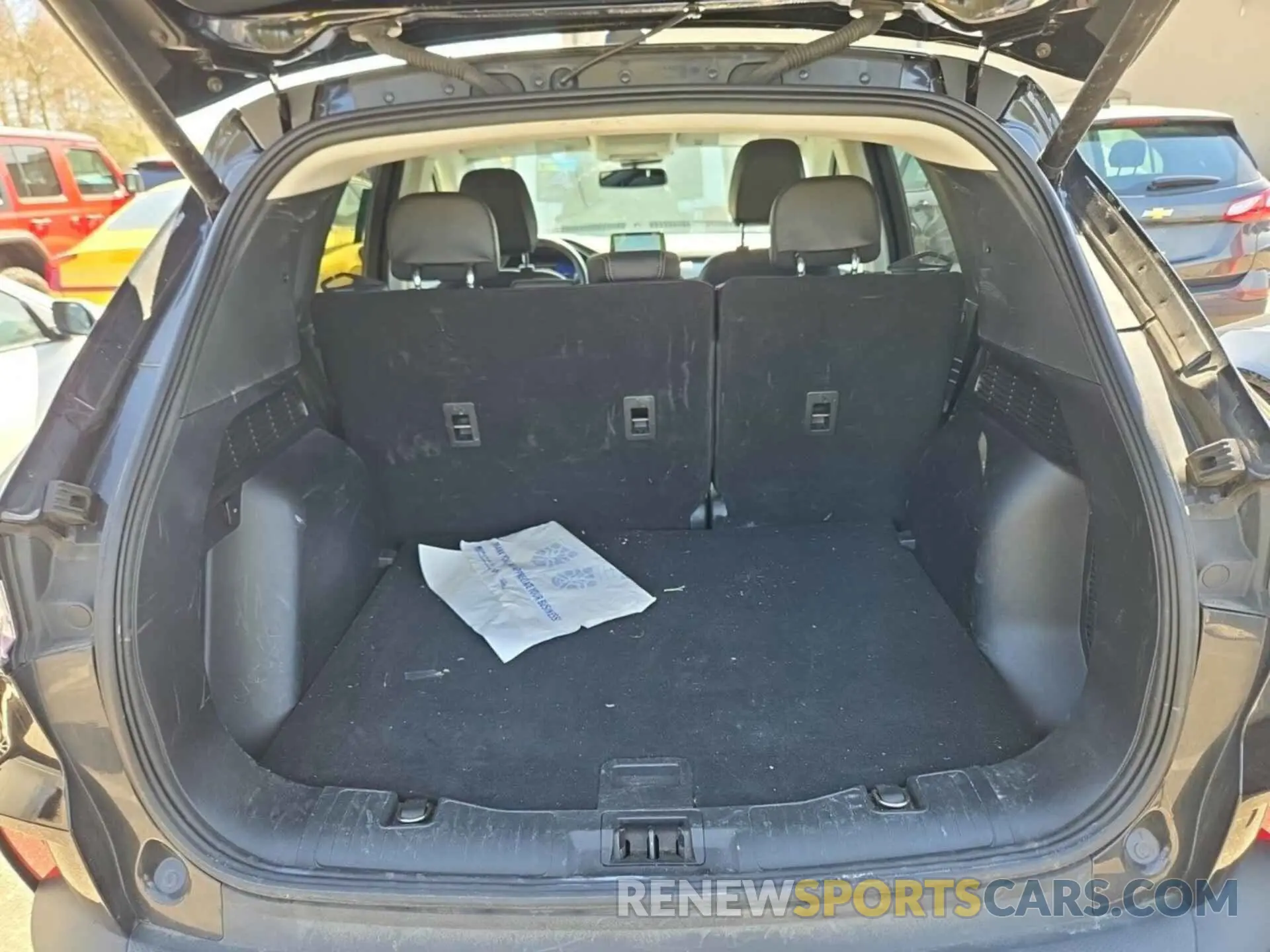 2 fotografías del automóvil dañado 1FMCU9J9XNUA73925 FORD ESCAPE 2022