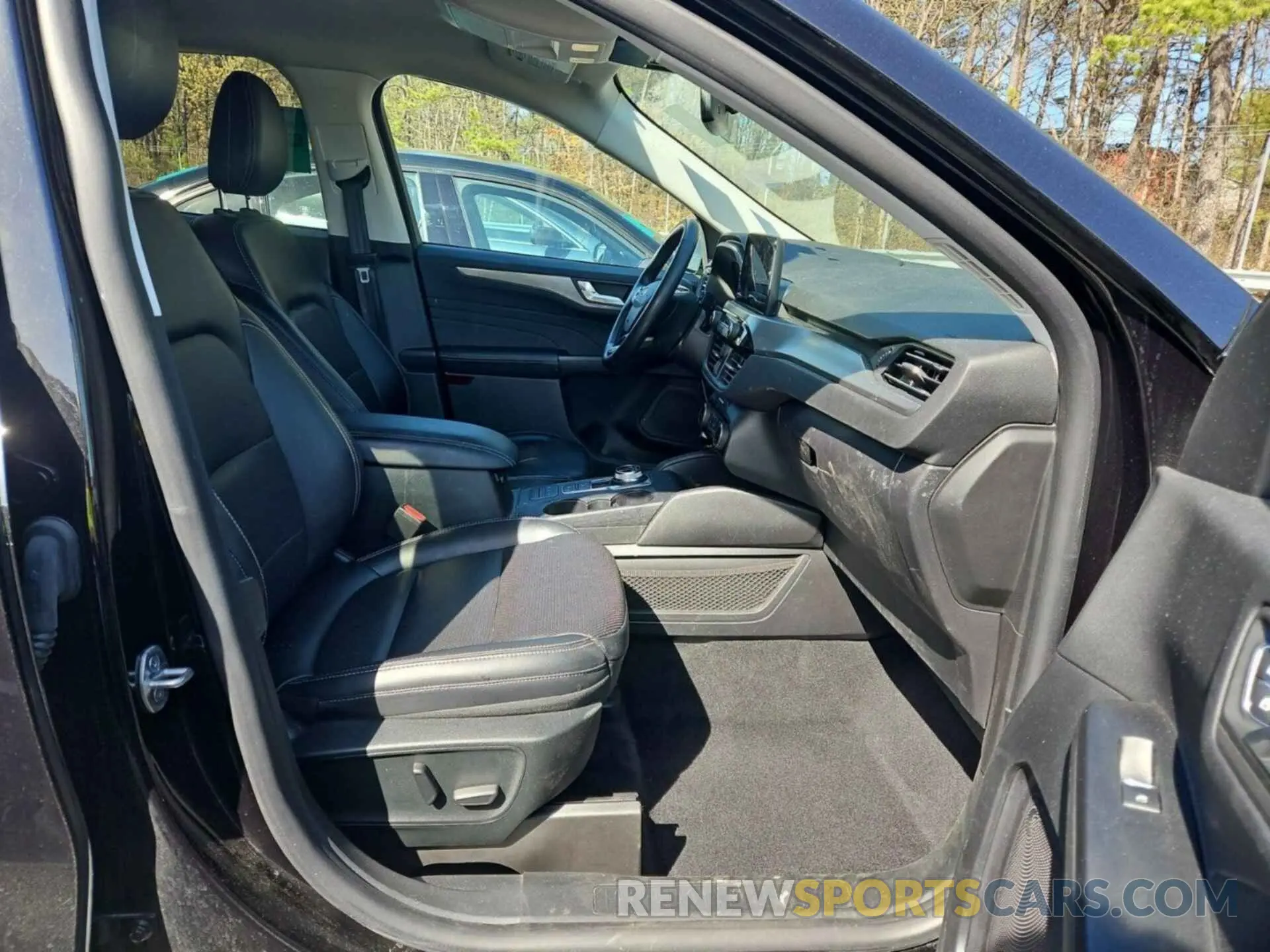 5 fotografías del automóvil dañado 1FMCU9J9XNUA73925 FORD ESCAPE 2022