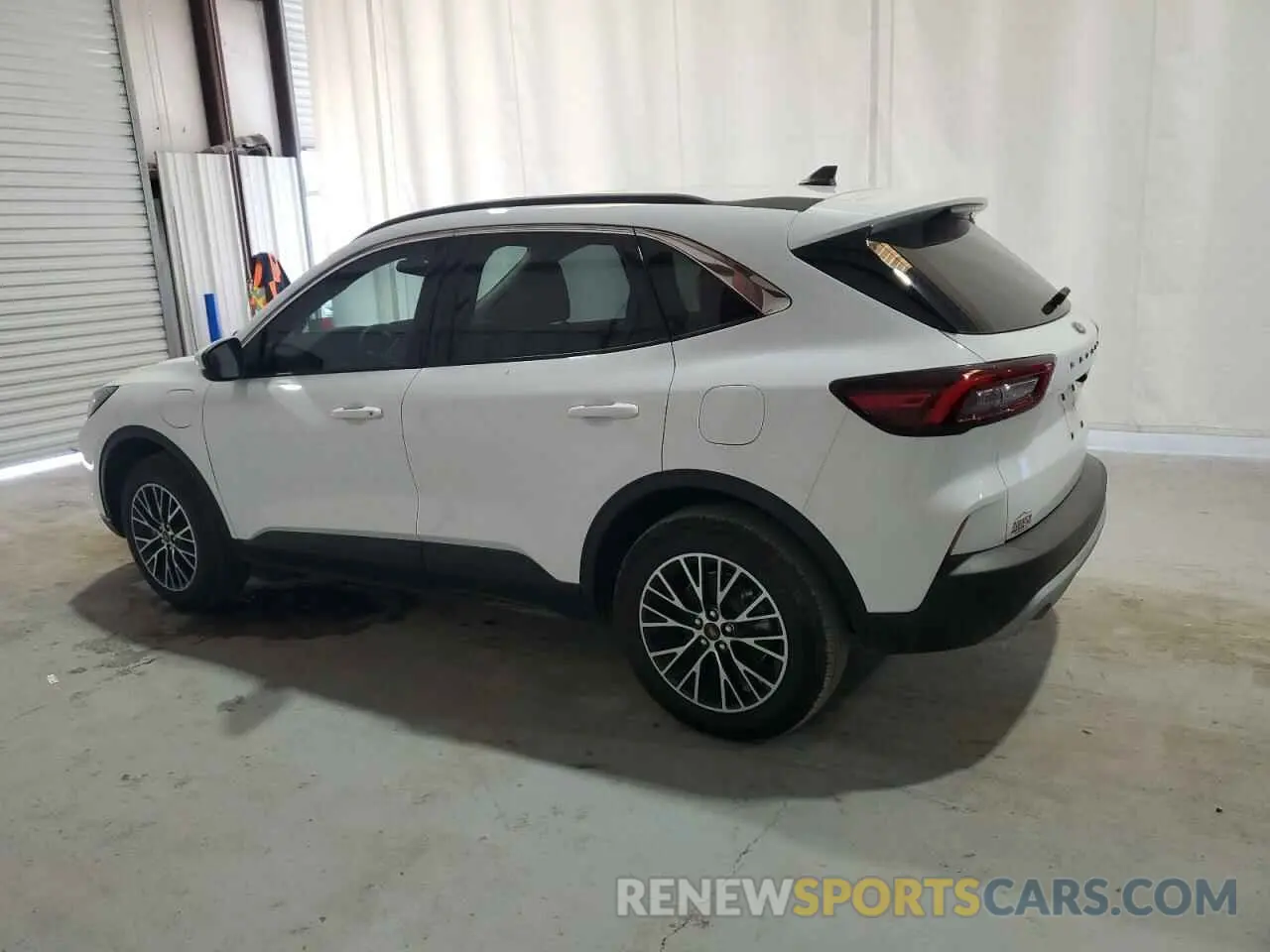 2 fotografías del automóvil dañado 1FMCU0E10PUA61236 FORD ESCAPE 2023