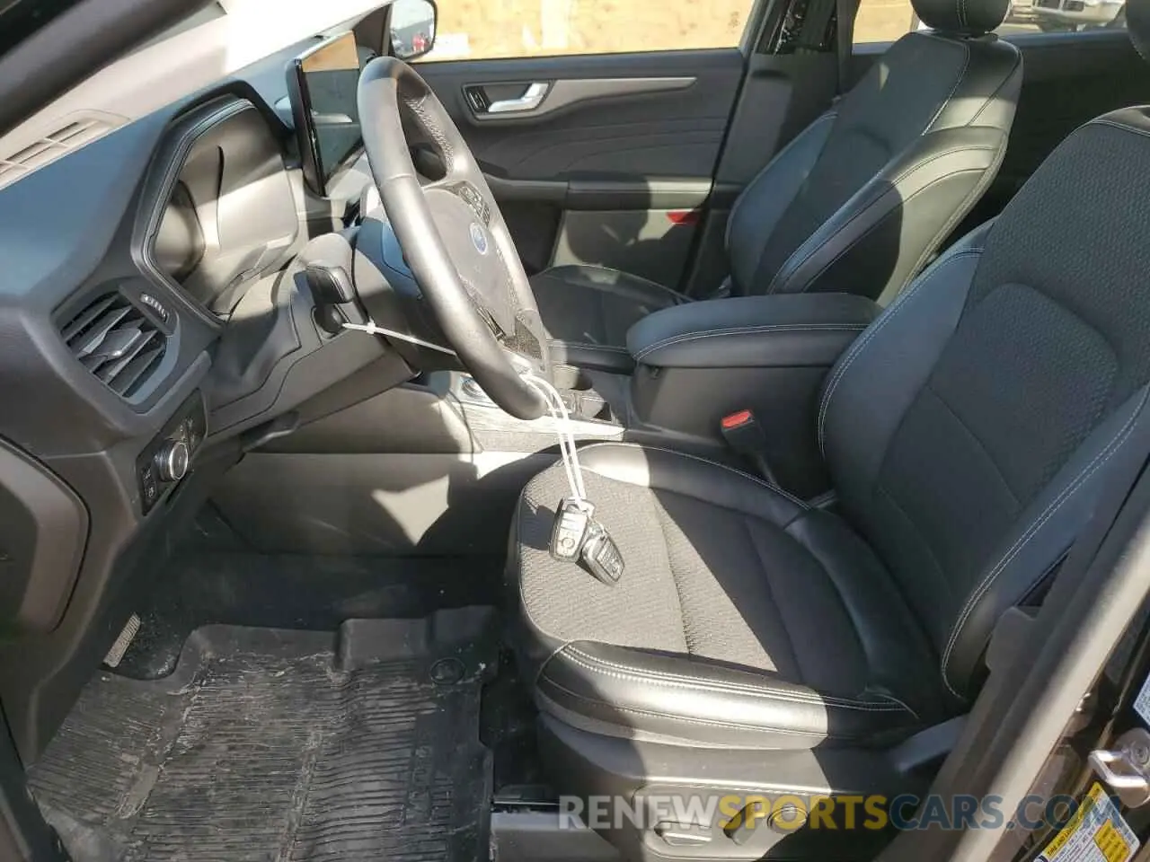 7 fotografías del automóvil dañado 1FMCU0E11PUB27356 FORD ESCAPE 2023