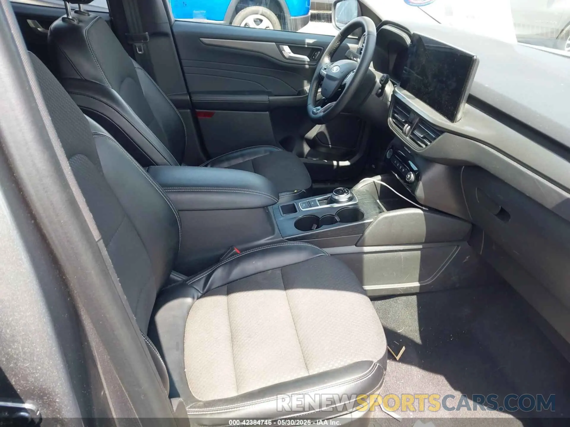 5 fotografías del automóvil dañado 1FMCU0E14PUB04024 FORD ESCAPE 2023