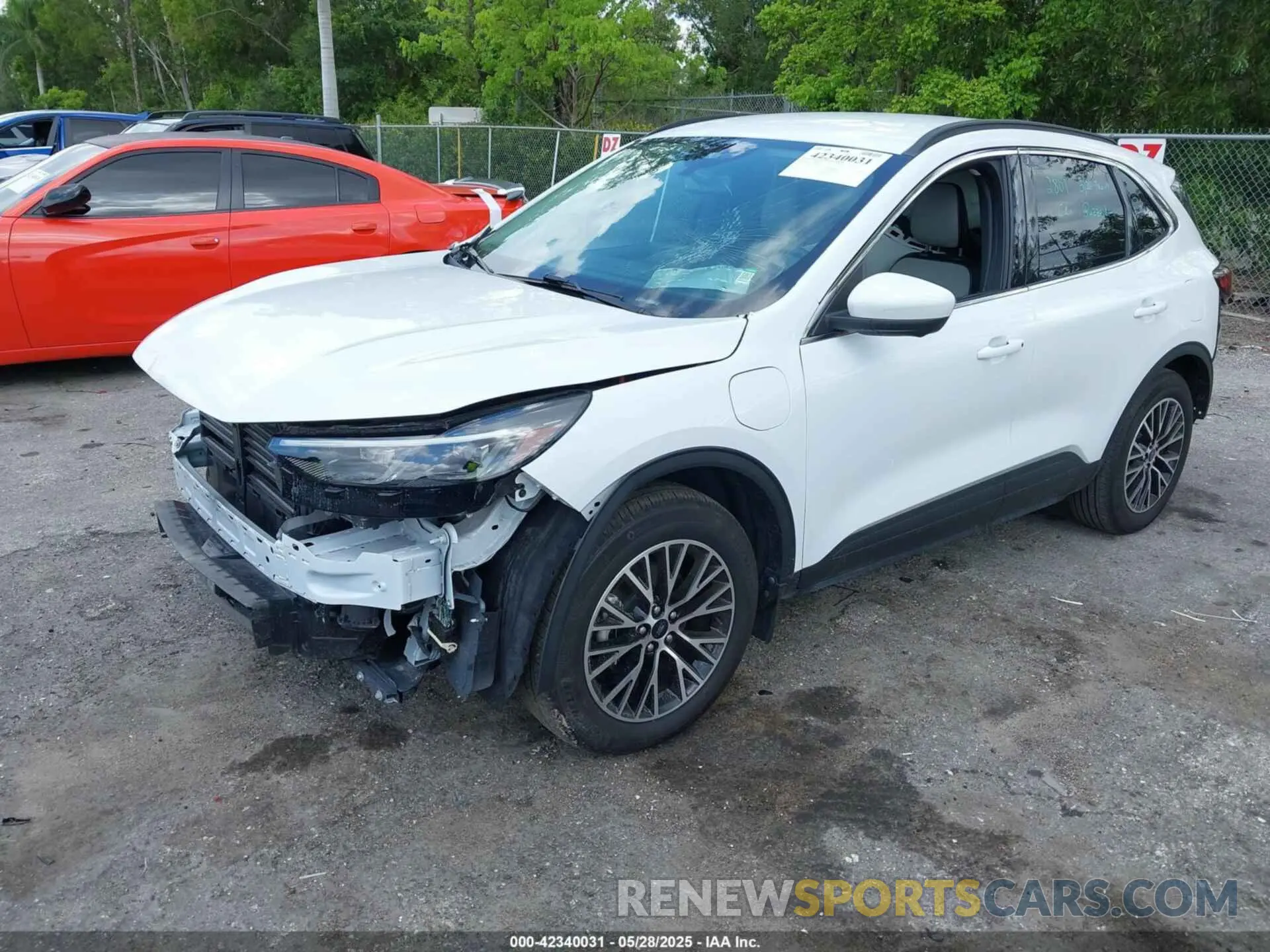 2 fotografías del automóvil dañado 1FMCU0E17PUA76655 FORD ESCAPE 2023