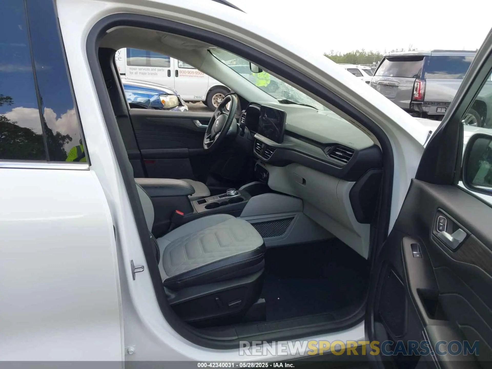 5 fotografías del automóvil dañado 1FMCU0E17PUA76655 FORD ESCAPE 2023