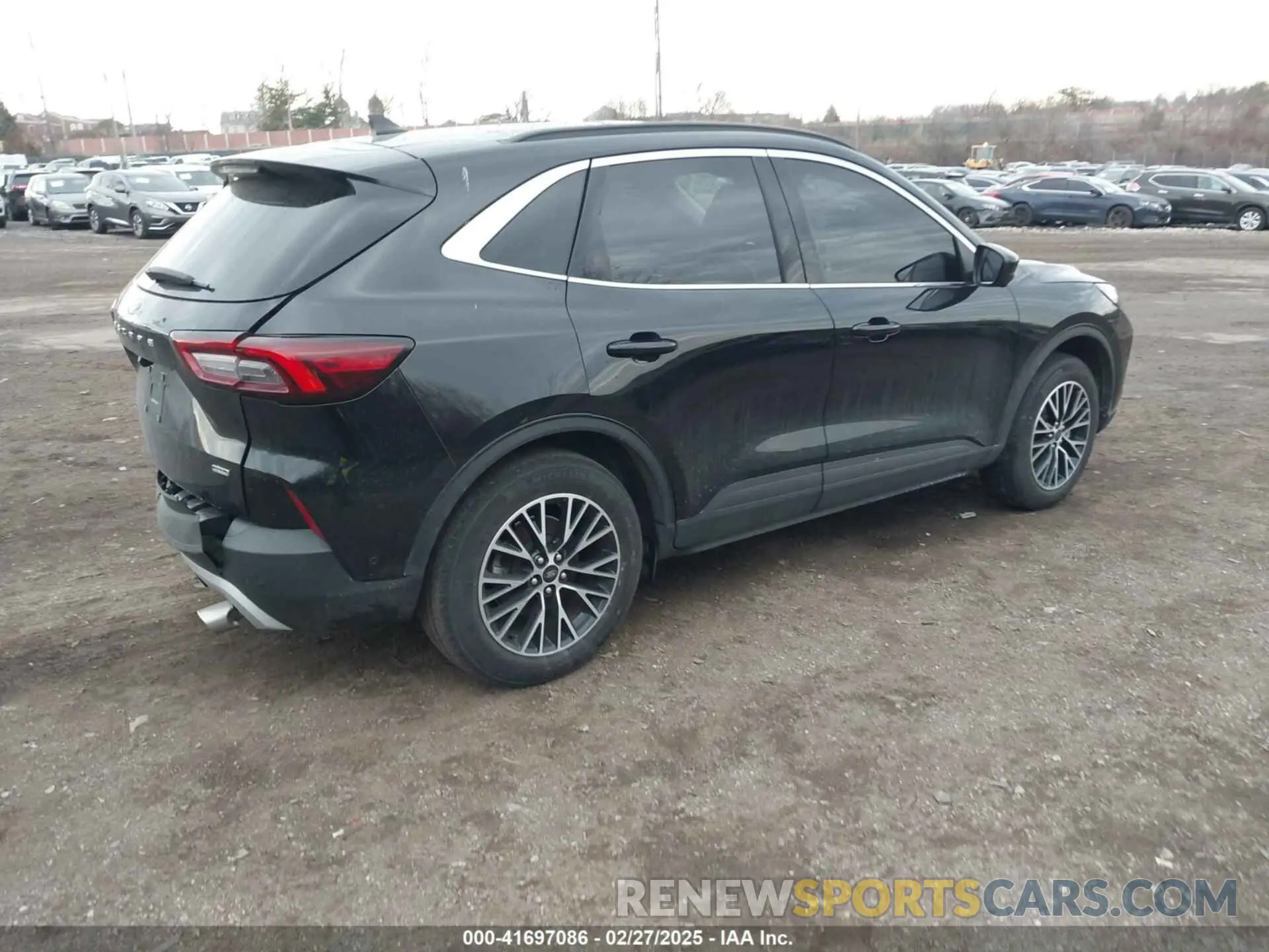 4 fotografías del automóvil dañado 1FMCU0E18PUA05142 FORD ESCAPE 2023