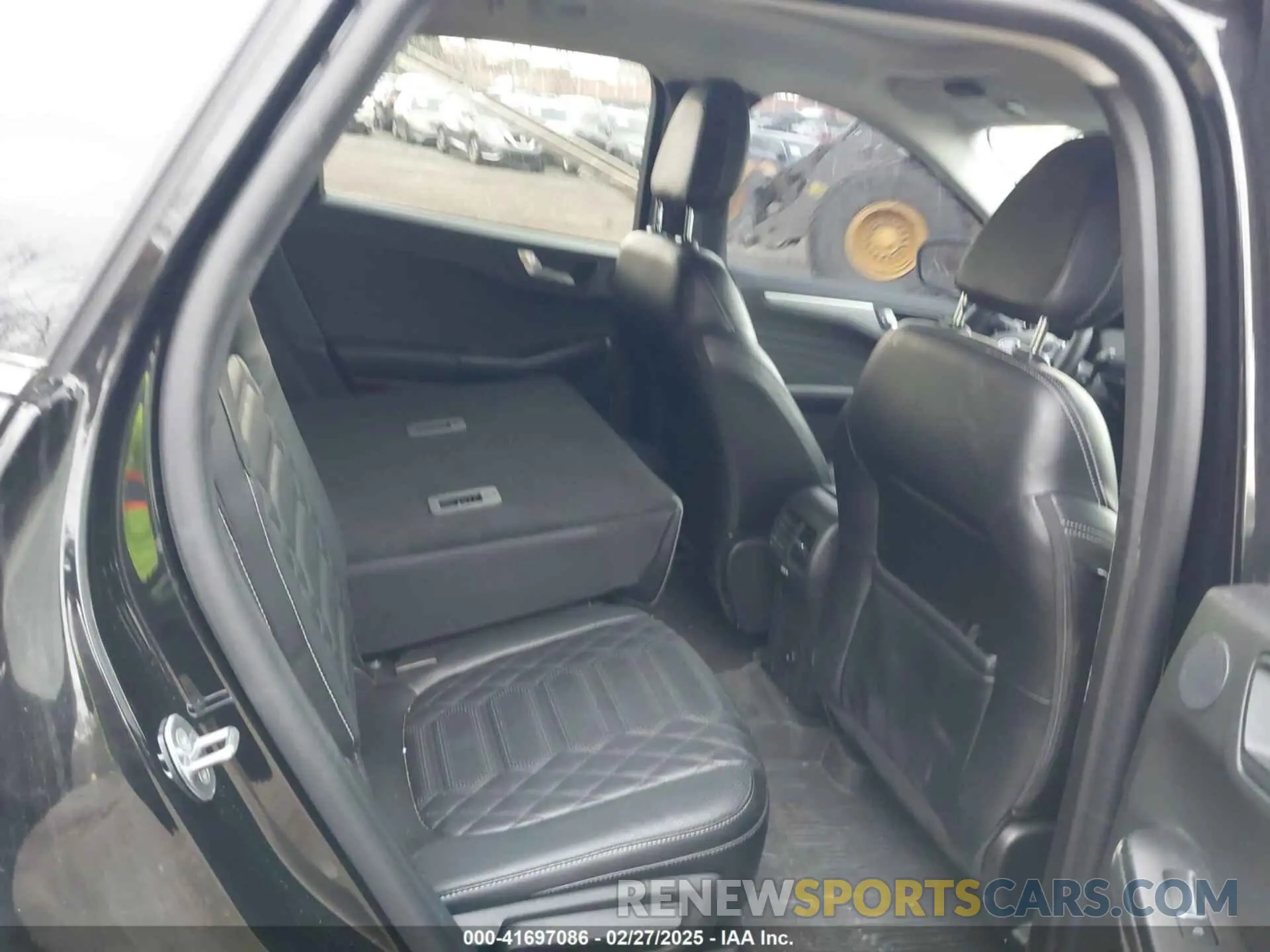 8 fotografías del automóvil dañado 1FMCU0E18PUA05142 FORD ESCAPE 2023