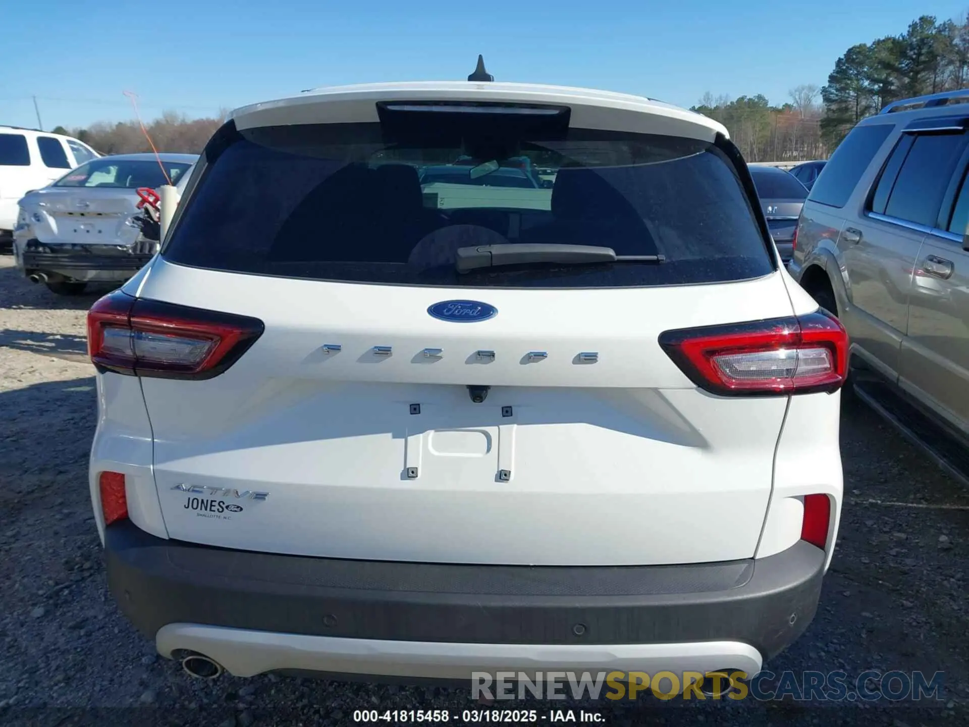 16 fotografías del automóvil dañado 1FMCU0GN0PUA52469 FORD ESCAPE 2023