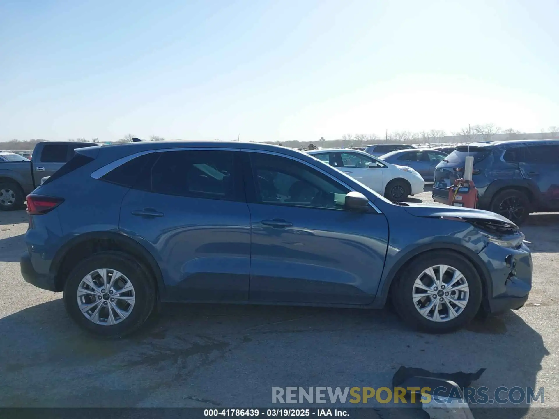 13 fotografías del automóvil dañado 1FMCU0GN0PUA61494 FORD ESCAPE 2023