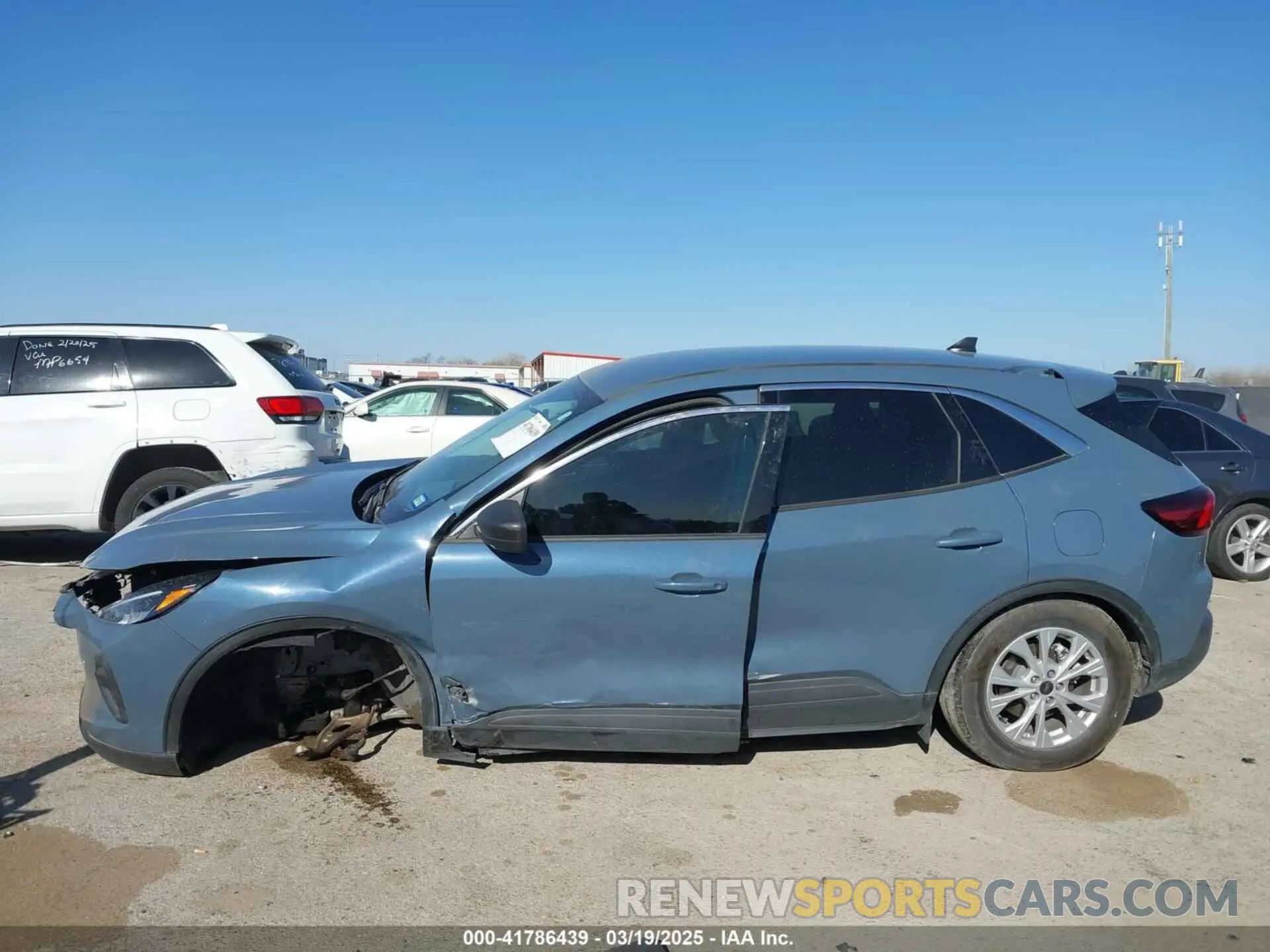 14 fotografías del automóvil dañado 1FMCU0GN0PUA61494 FORD ESCAPE 2023